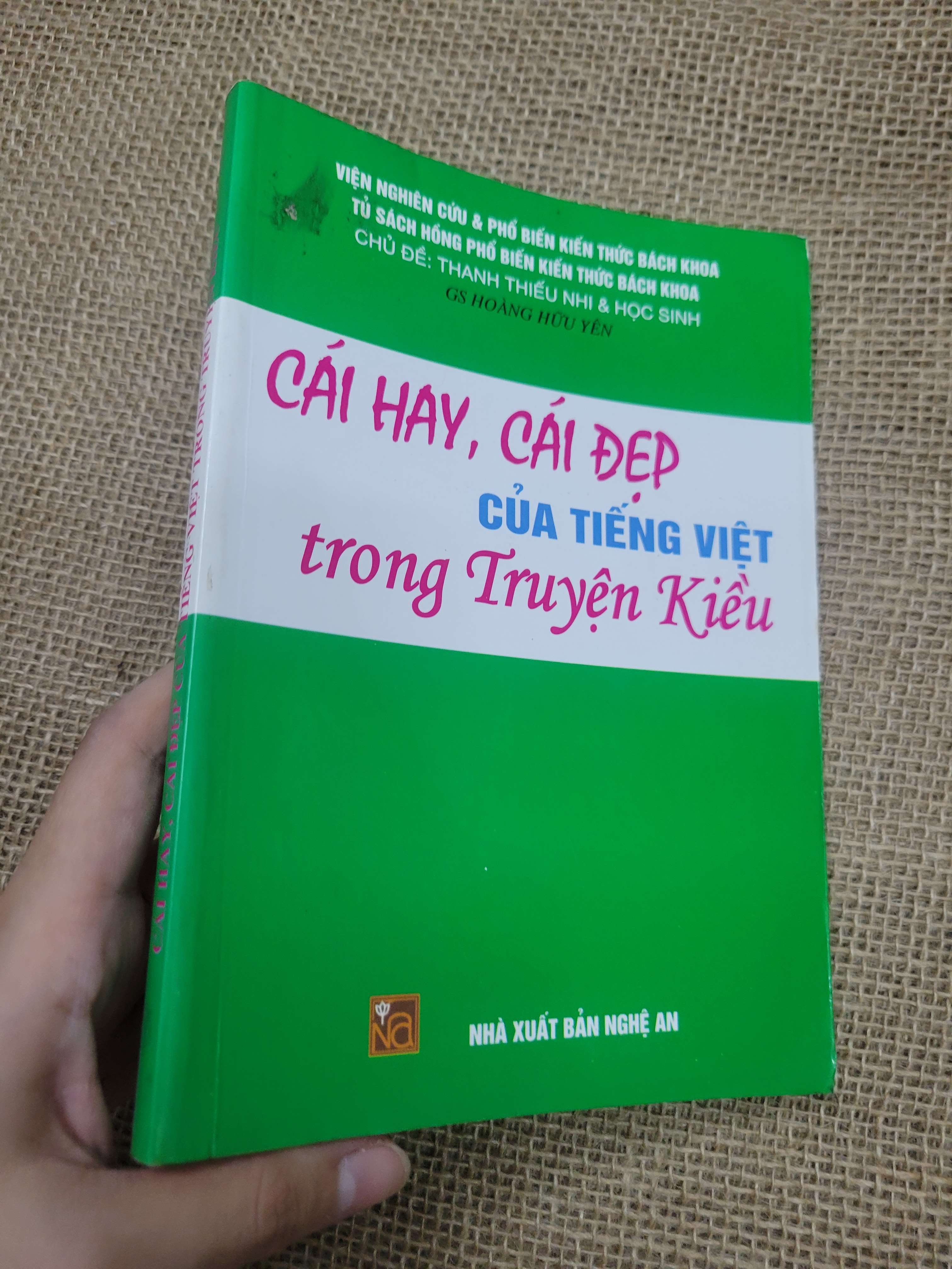 Cái hay, cái đẹp của Tiếng Việt trong Truyện Kiều - GS. Hoàng Hữu Yên 2003 mới 80% bẩn bìa, ố (Sách văn học) SPP