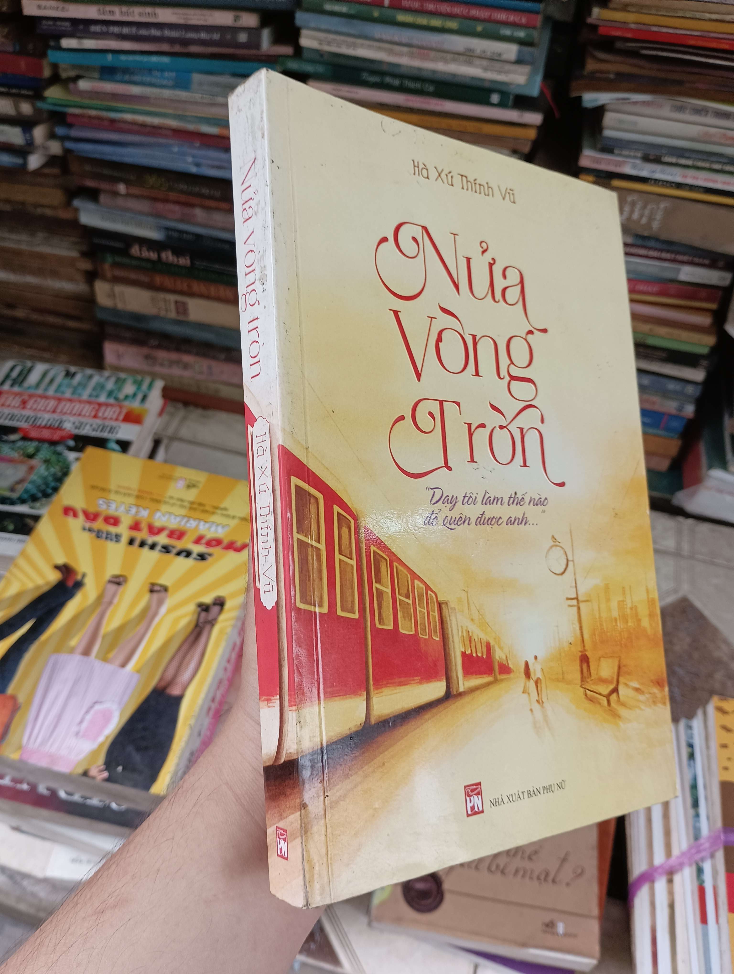 Nửa Vòng Tròn Tác giả: Hà Xứ Thính Vũ 2015 (Sách văn học) BGB