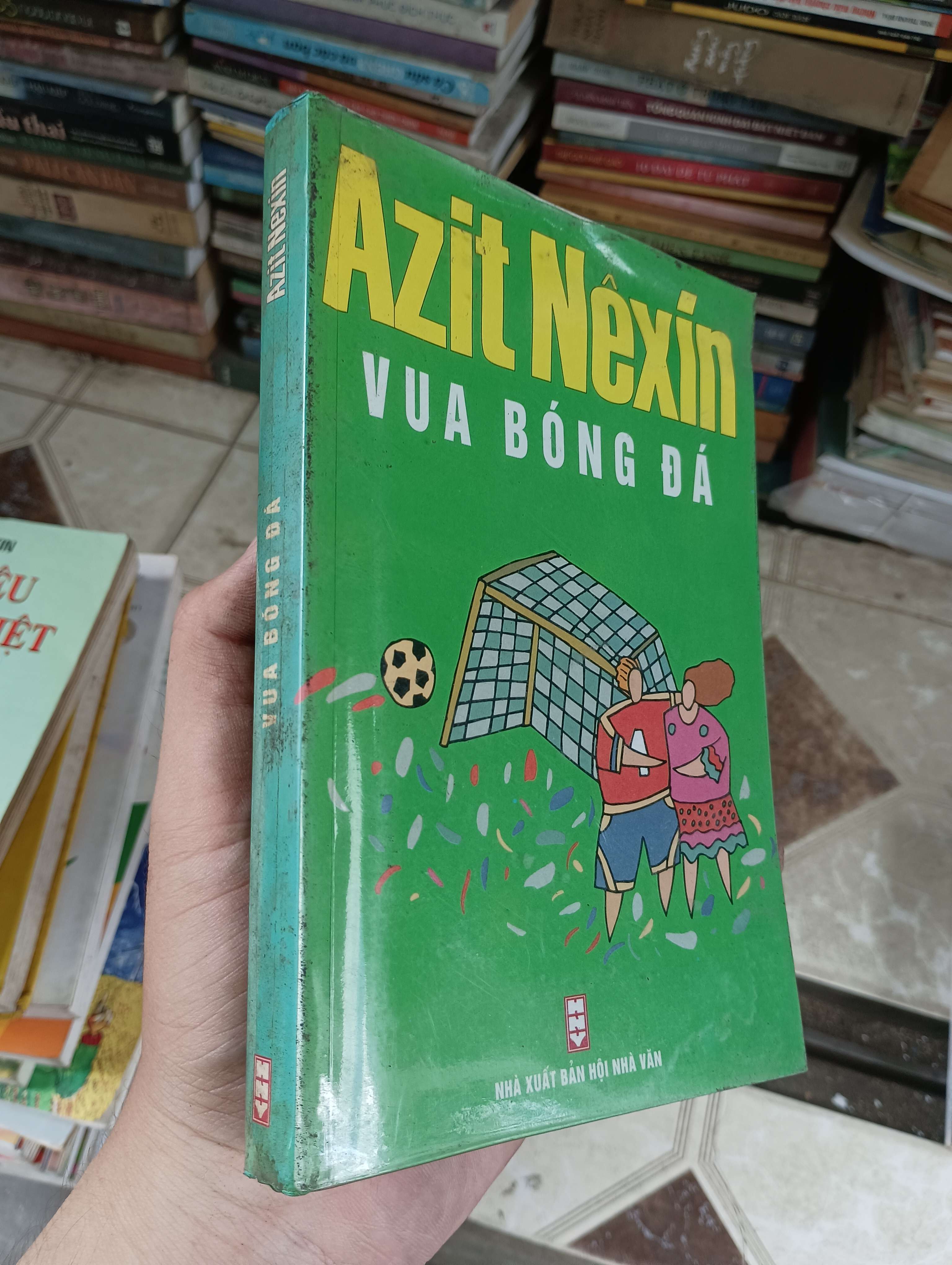 VUA BÓNG ĐÁ - Azit Nêxin 2002 (Sách văn học) BGB