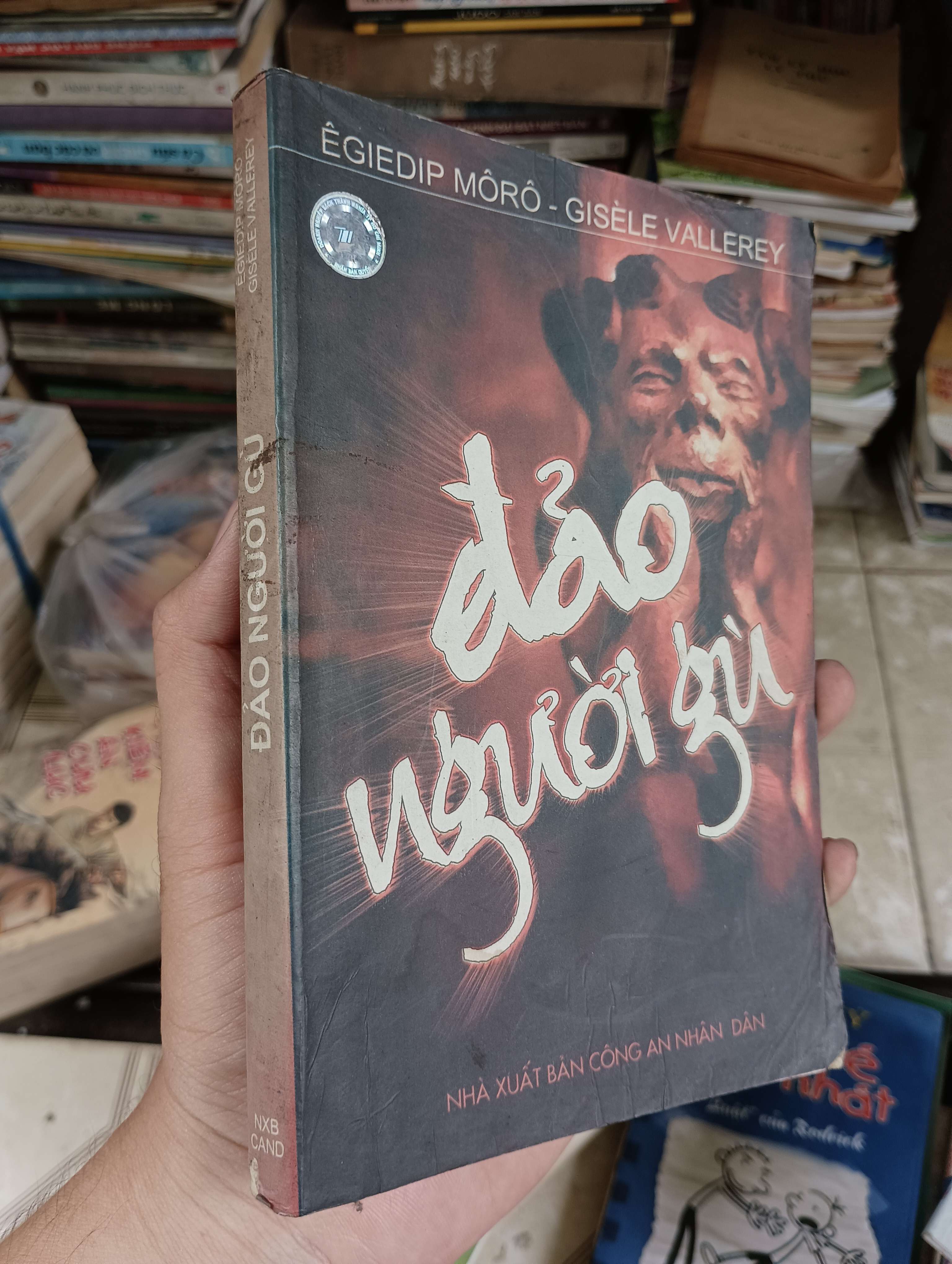 Đảo Người Gù - Êgiêdip Môrô 2004 (Tiểu Thuyết) BGB