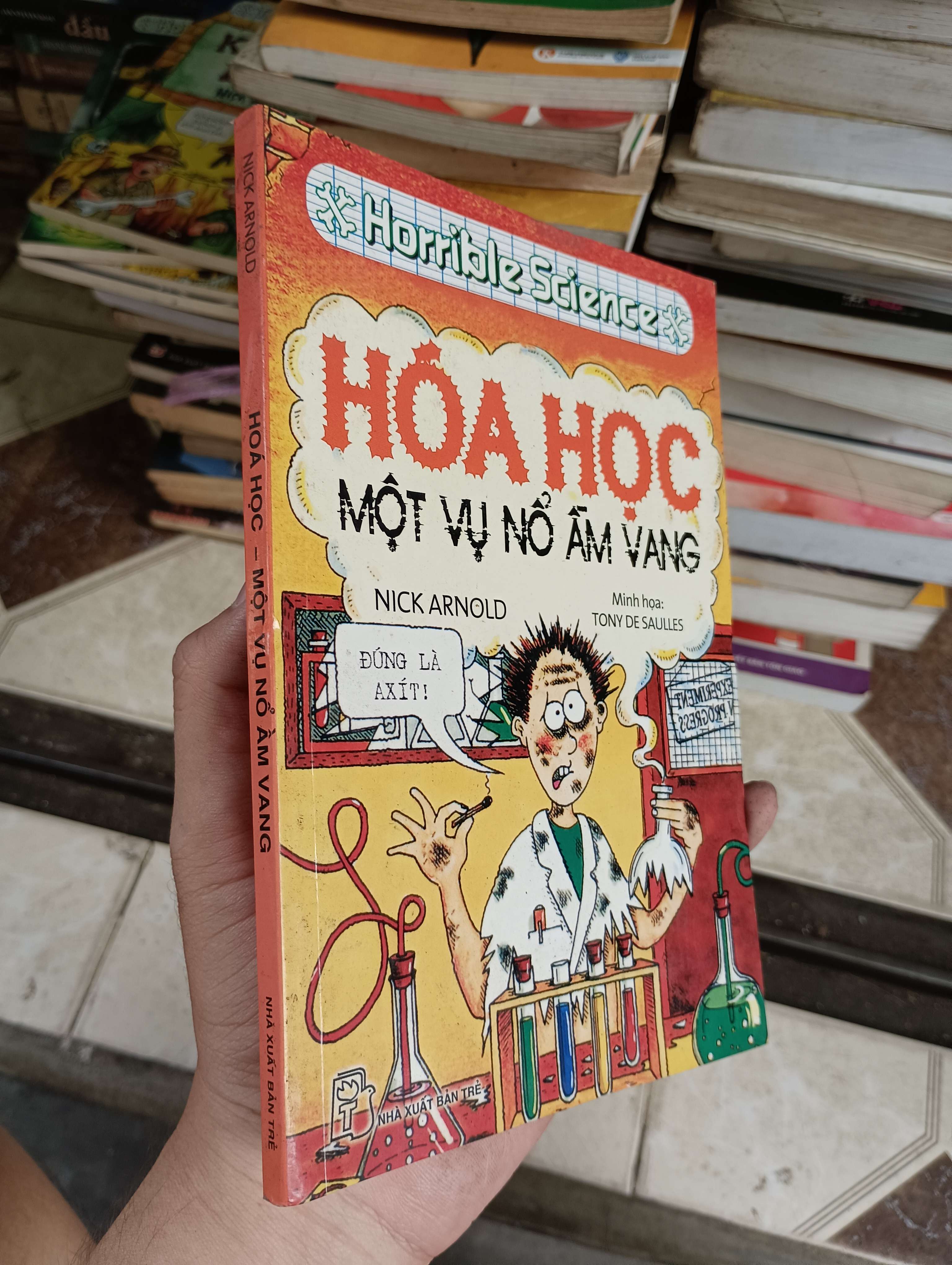 HÓA HỌC MỘT VỤ NỔ ÂM VANG - NICK ARNOLD 2011 (Sách thiếu nhi) BGB