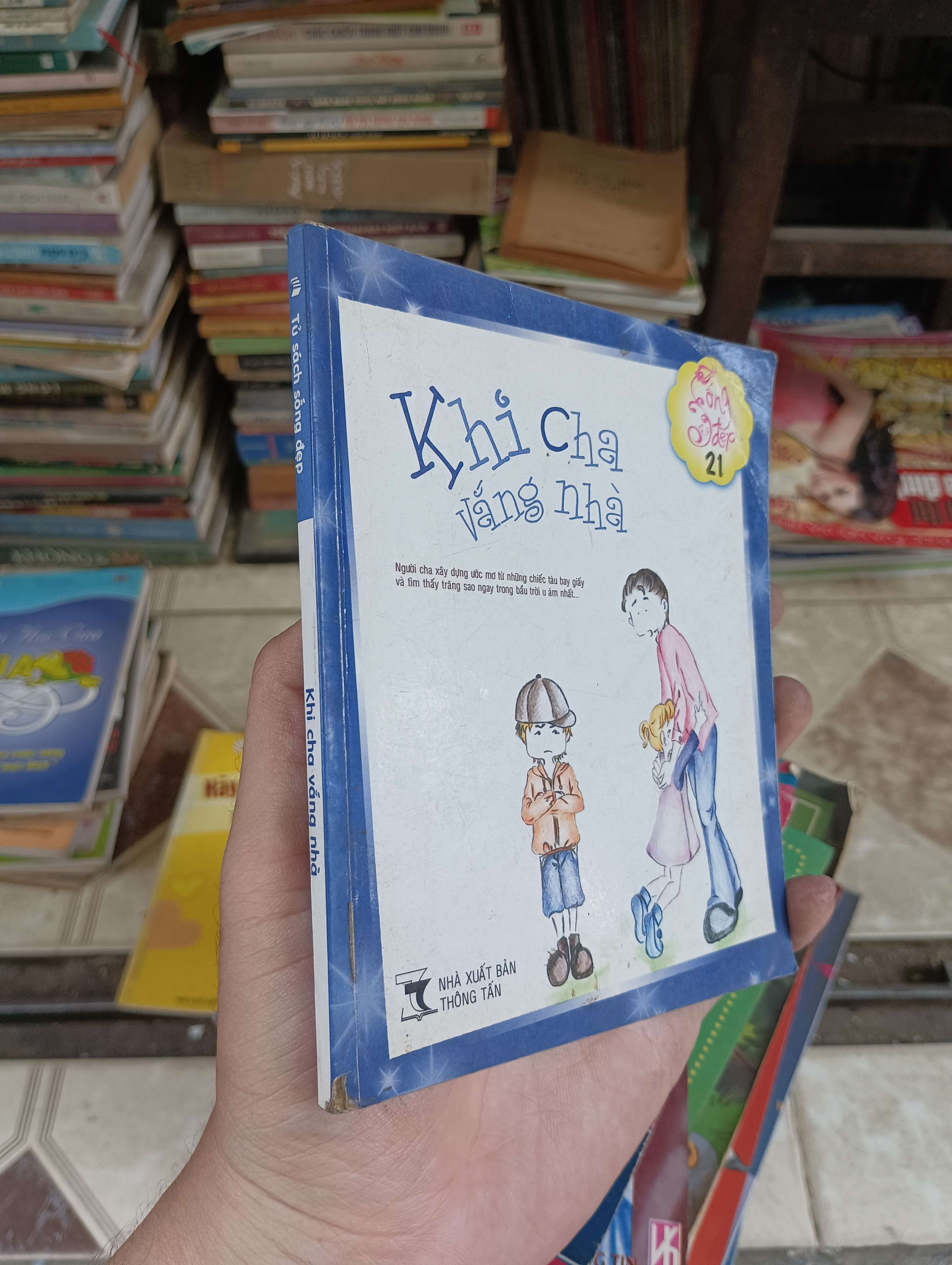 Tủ sách Sống Đẹp - Khi cha vắng nhà 2008 (Sách thiếu nhi) BGB