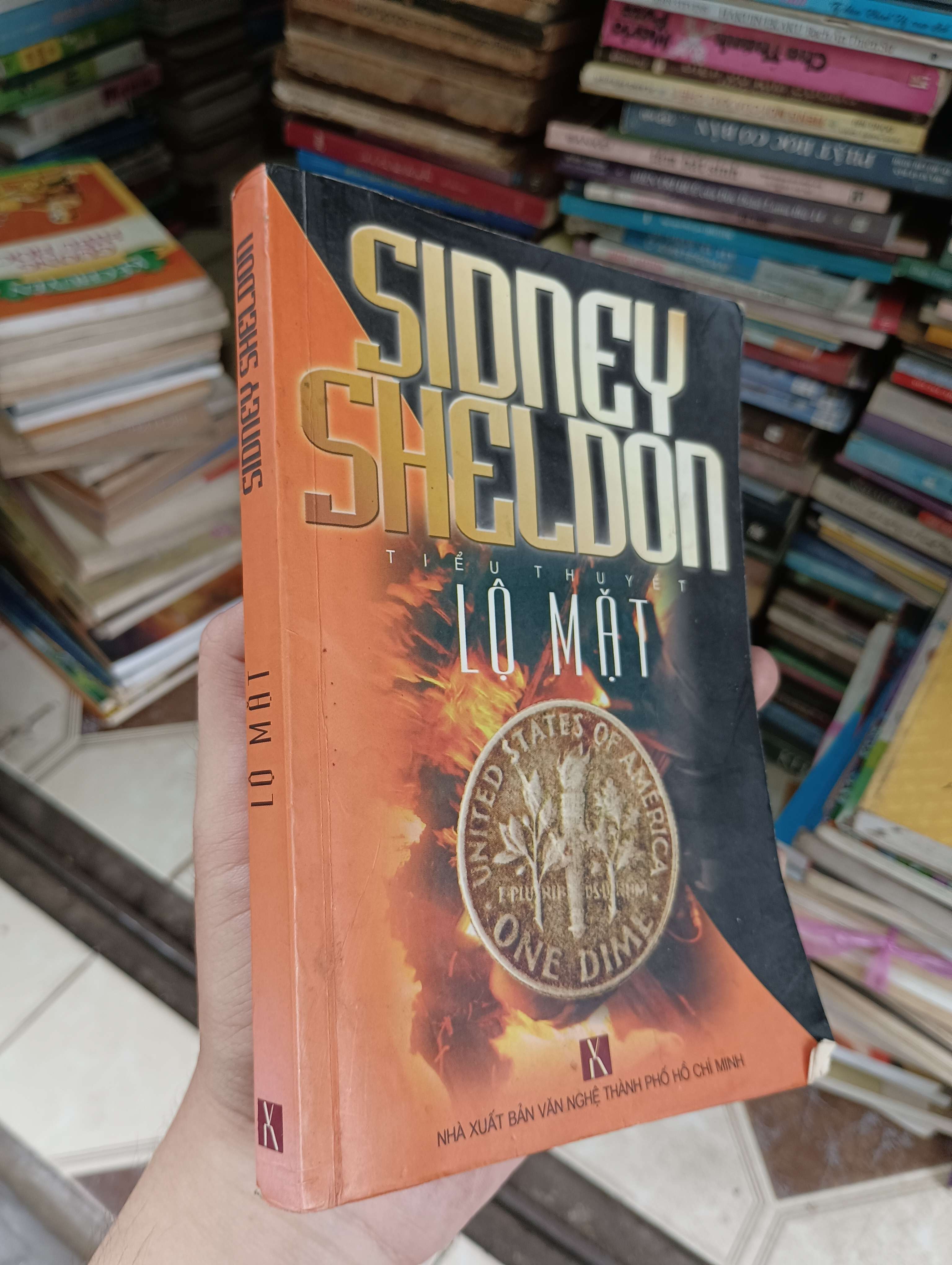 LÔ MẶT - SIDNEY SHELDON 2001 (Tiểu Thuyết) BGB