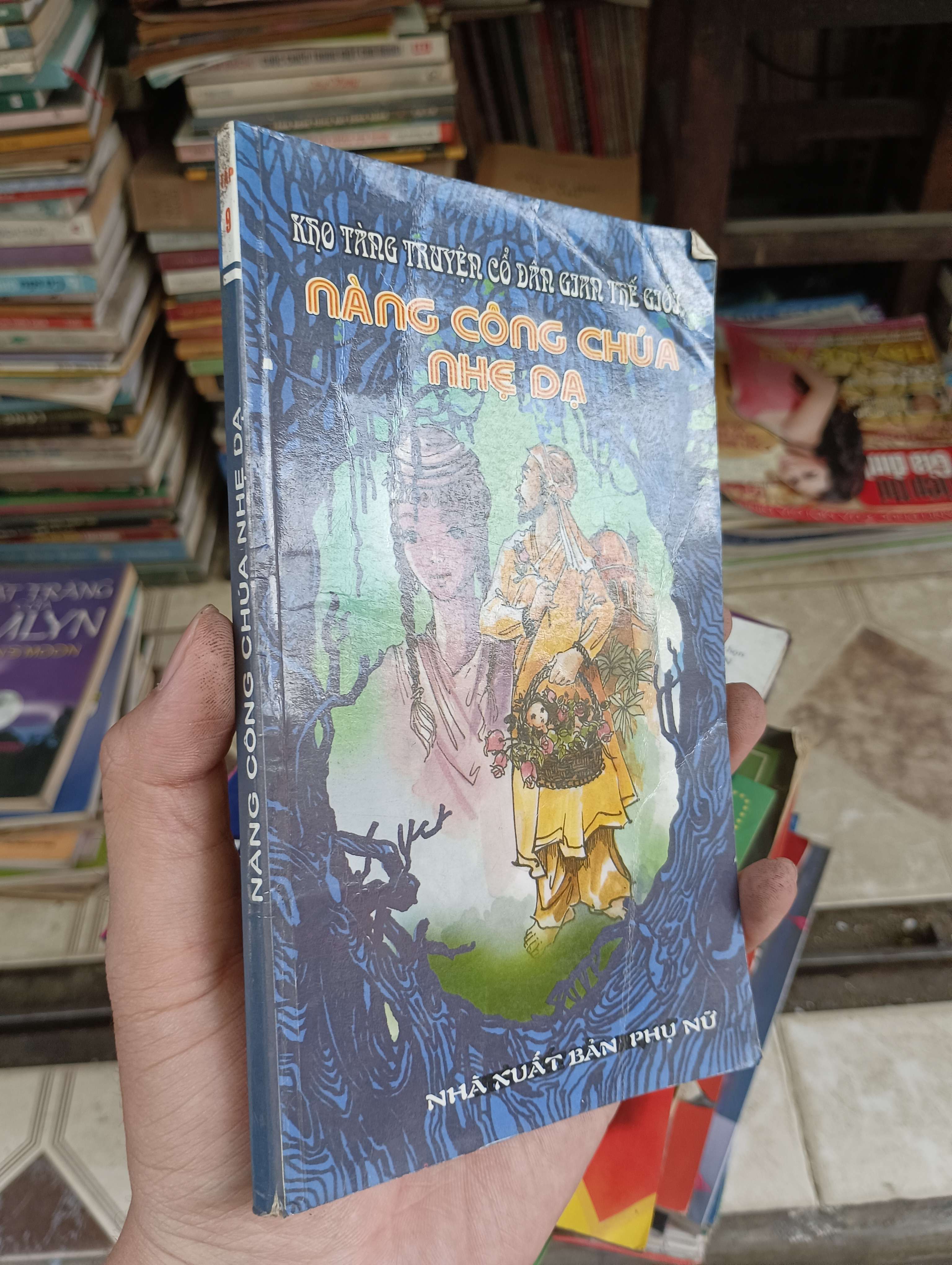 Kho Tàng Truyện Cổ Dân Gian Thế Giới (Tập 9) - Nàng Công Chúa Nhẹ Dạ 2003 (Sách thiếu nhi) BGB