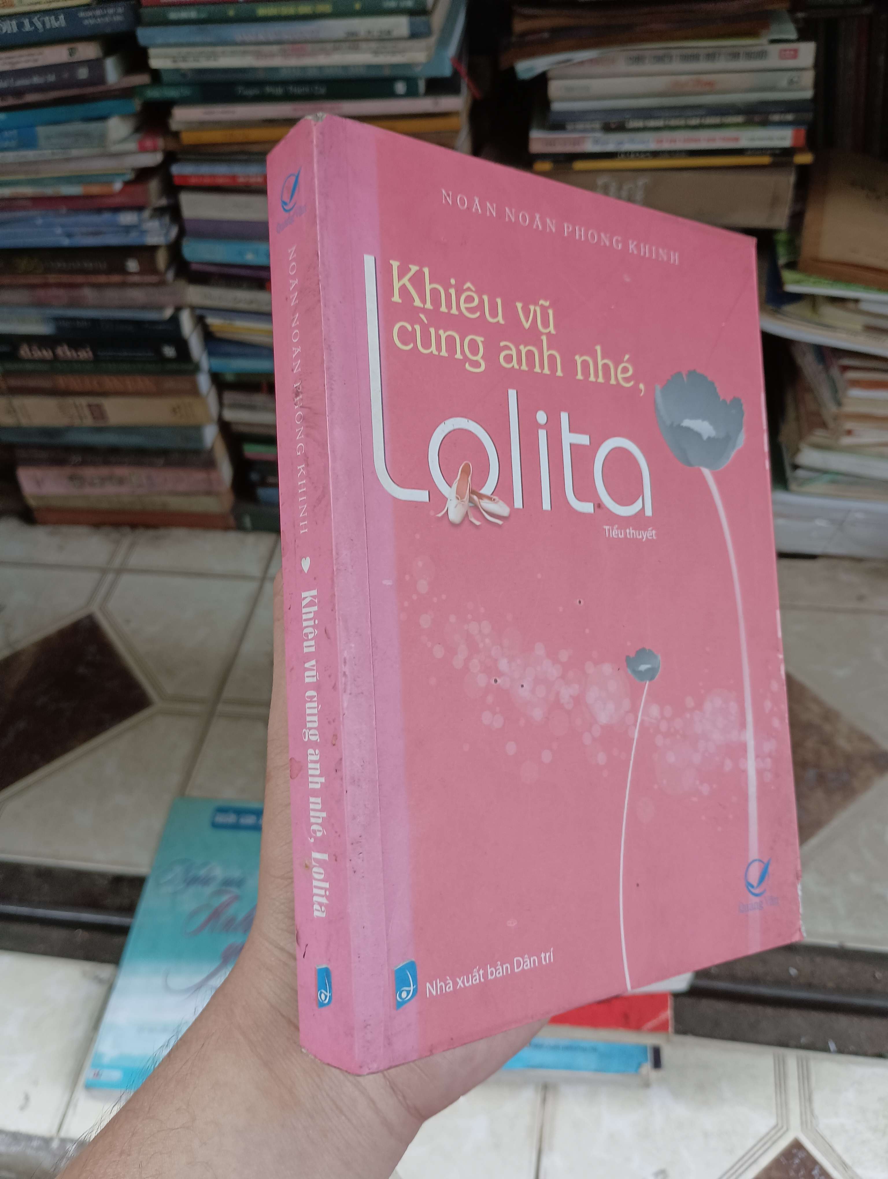 Khiêu vũ cùng anh nhé, Lolita - Noãn Noãn Phong Khinh 2011 (Tiểu Thuyết) BGB
