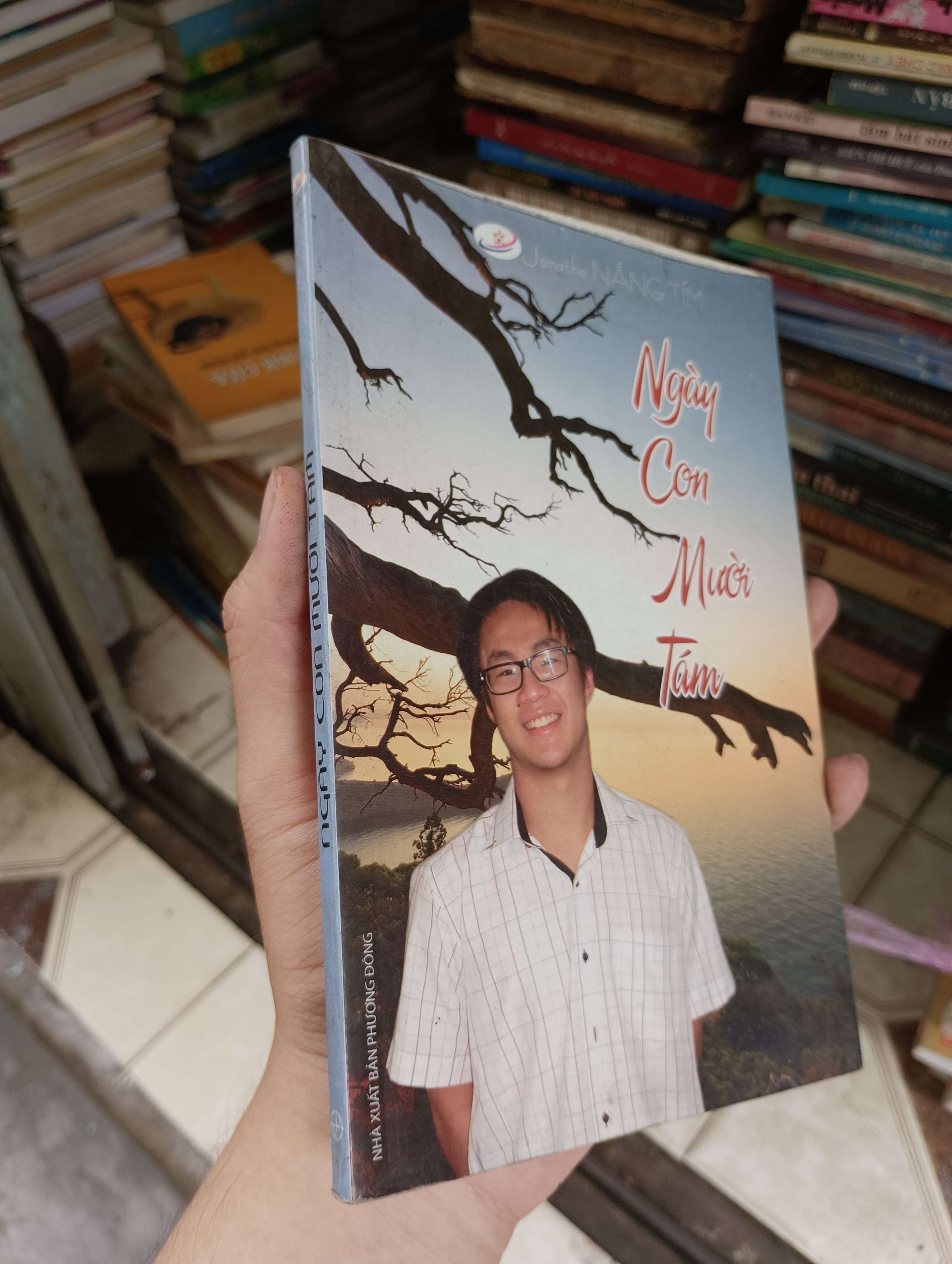 Ngày Con Mười Tám - Jerathe Nắng Tím 2013 (Sách văn học) BGB