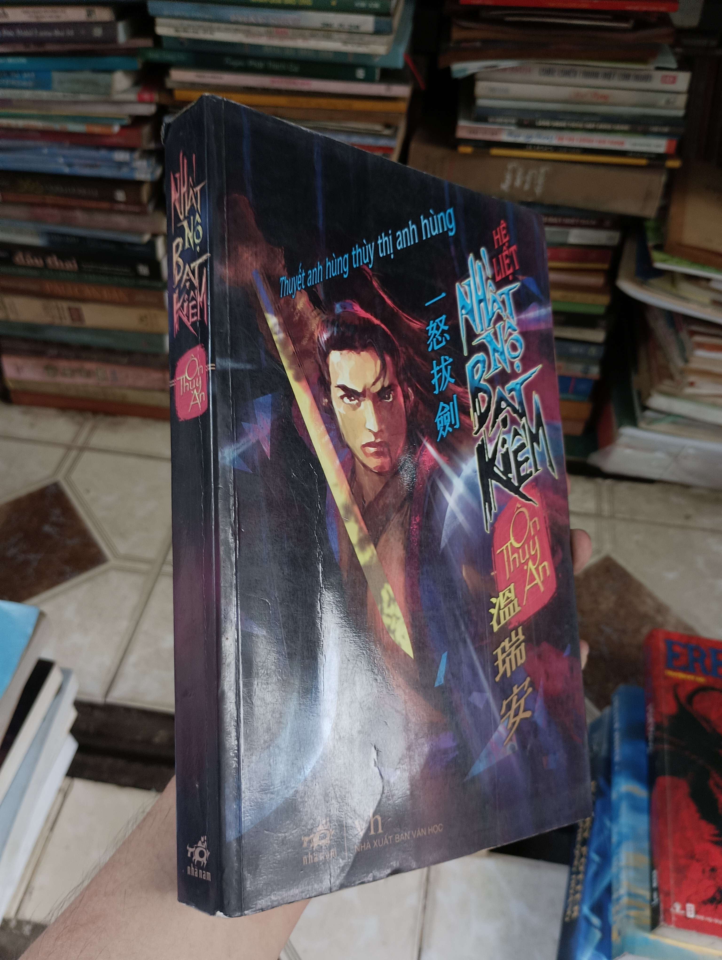 Nhất Nộ Bạt Kiếm (Thuyết anh hùng thủy thị anh hùng) - Ôn Thụy An 2012 (Tiểu Thuyết) BGB