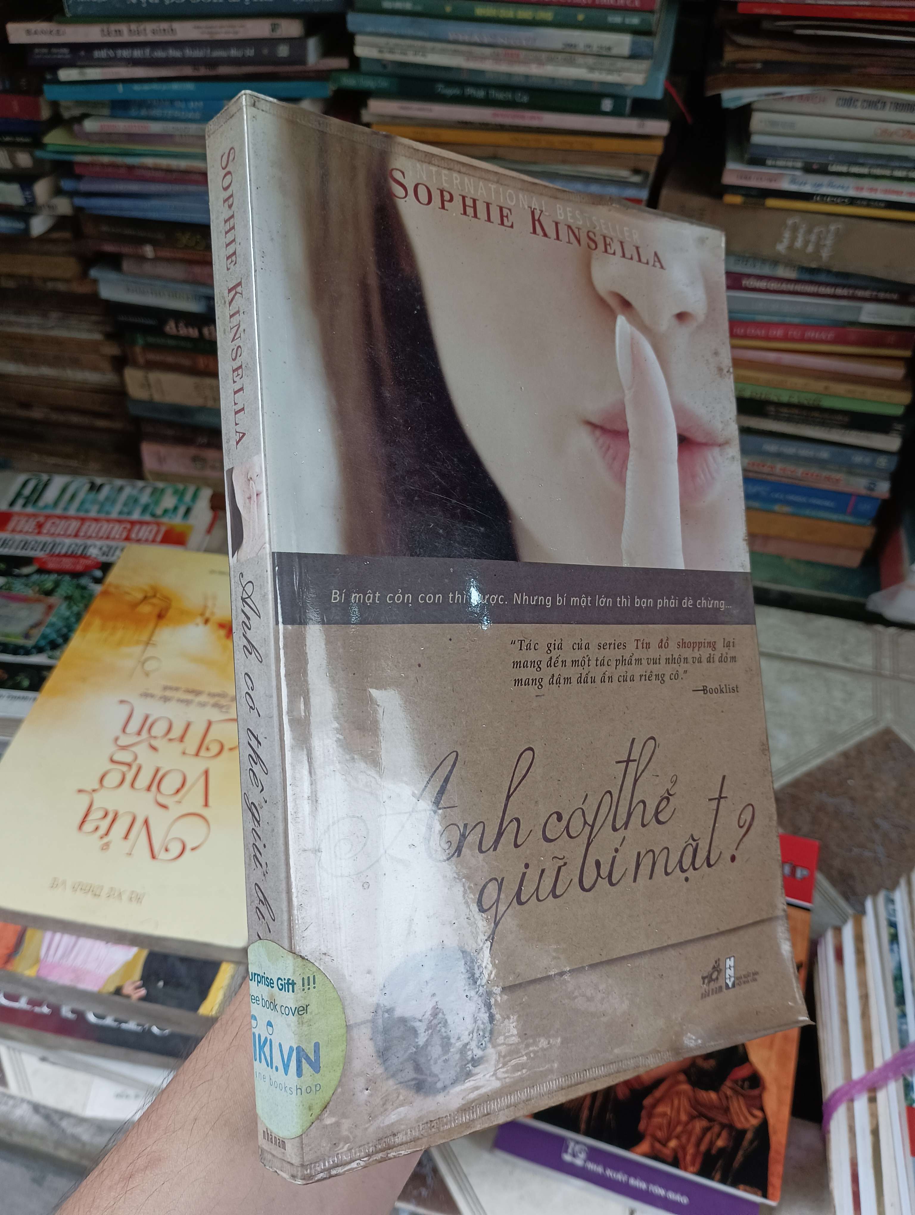 Anh có thể giữ bí mật? - Sophie Kinsella 2012 (Sách văn học) BGB