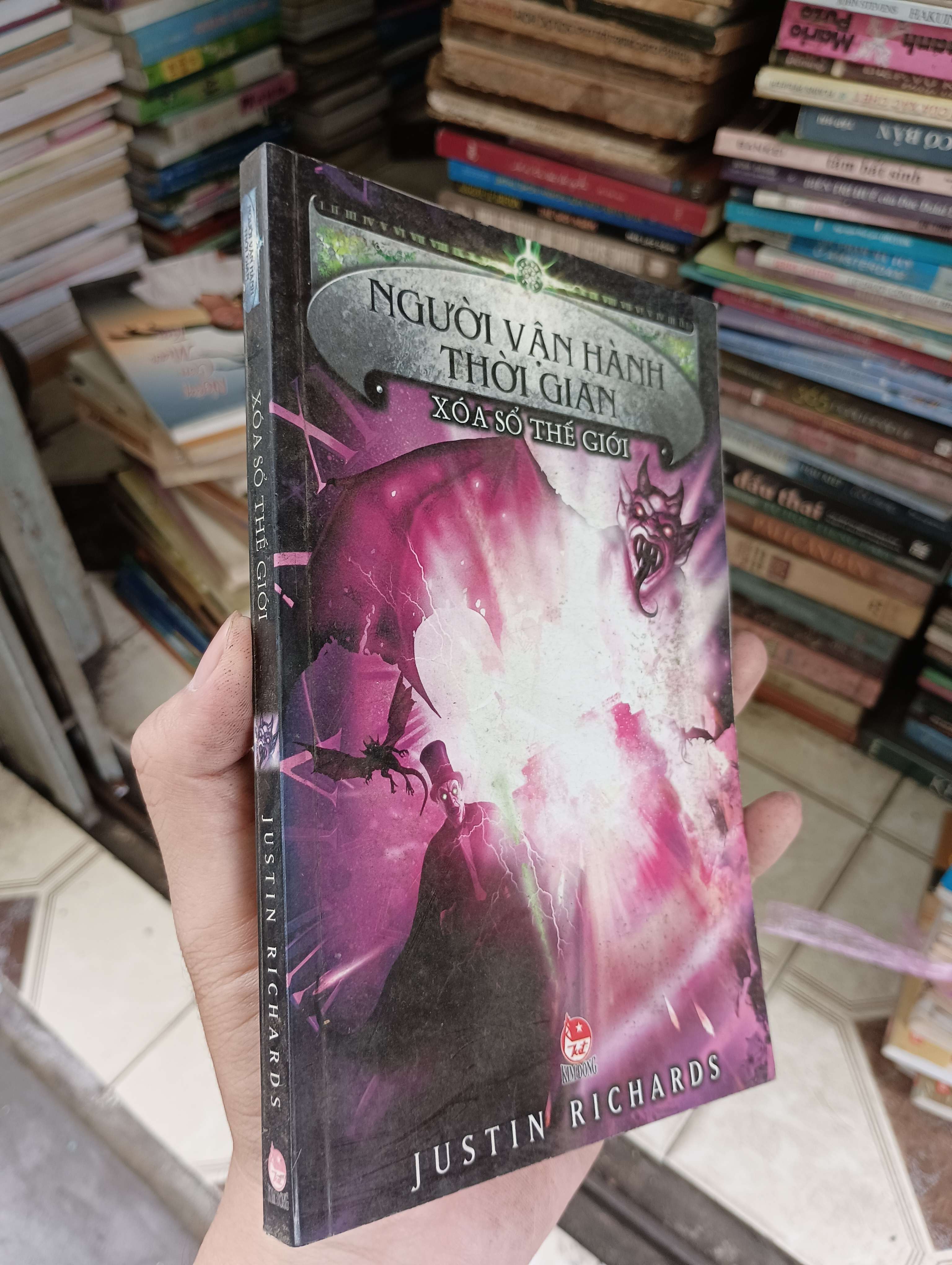 NGƯỜI VÂN HÀNH THỜI GIAN - XÓA SỔ THẾ GIỚI - JUSTIN RICHARDS 2010 (Tiểu Thuyết) BGB