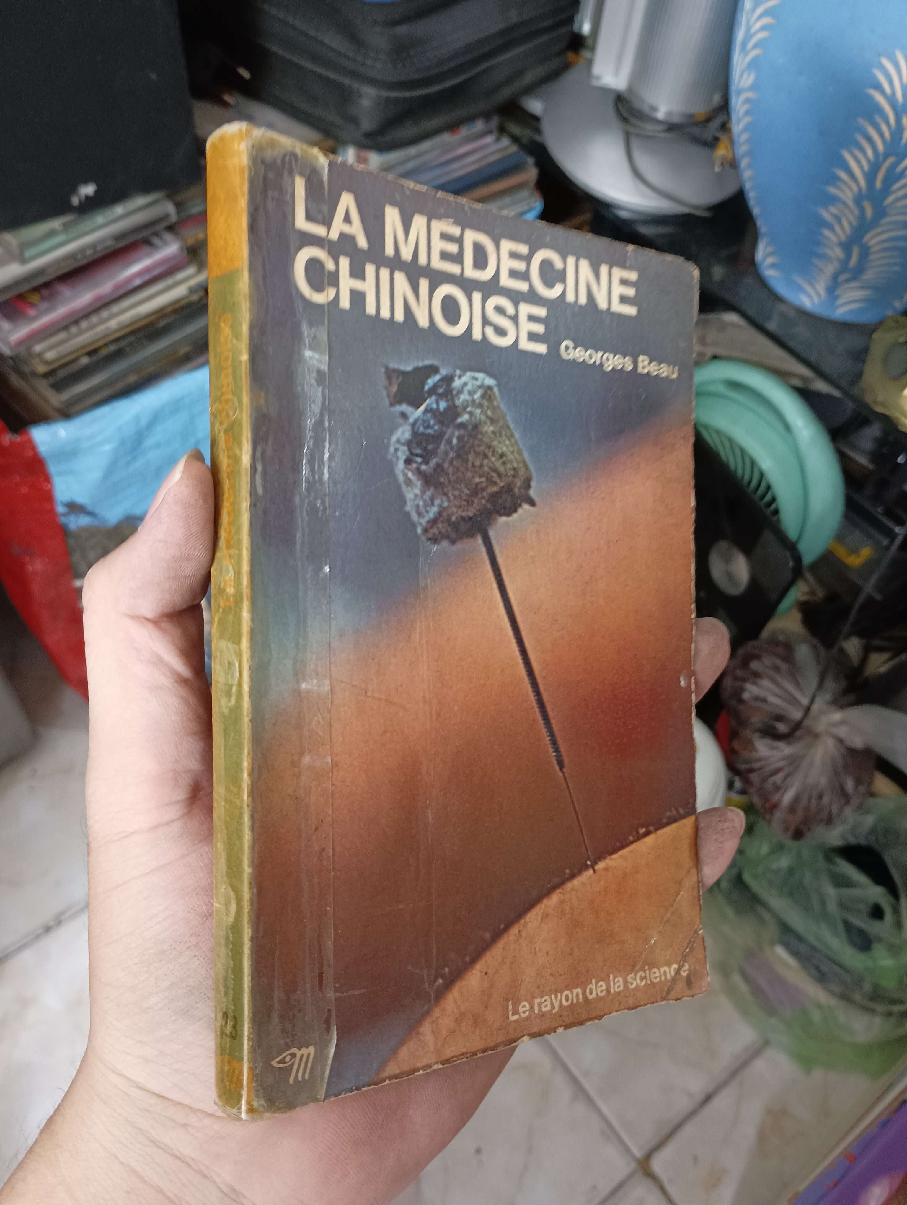 LA MÉDECINE CHINOISE - Georges Beau (Sách ngoại) KSX