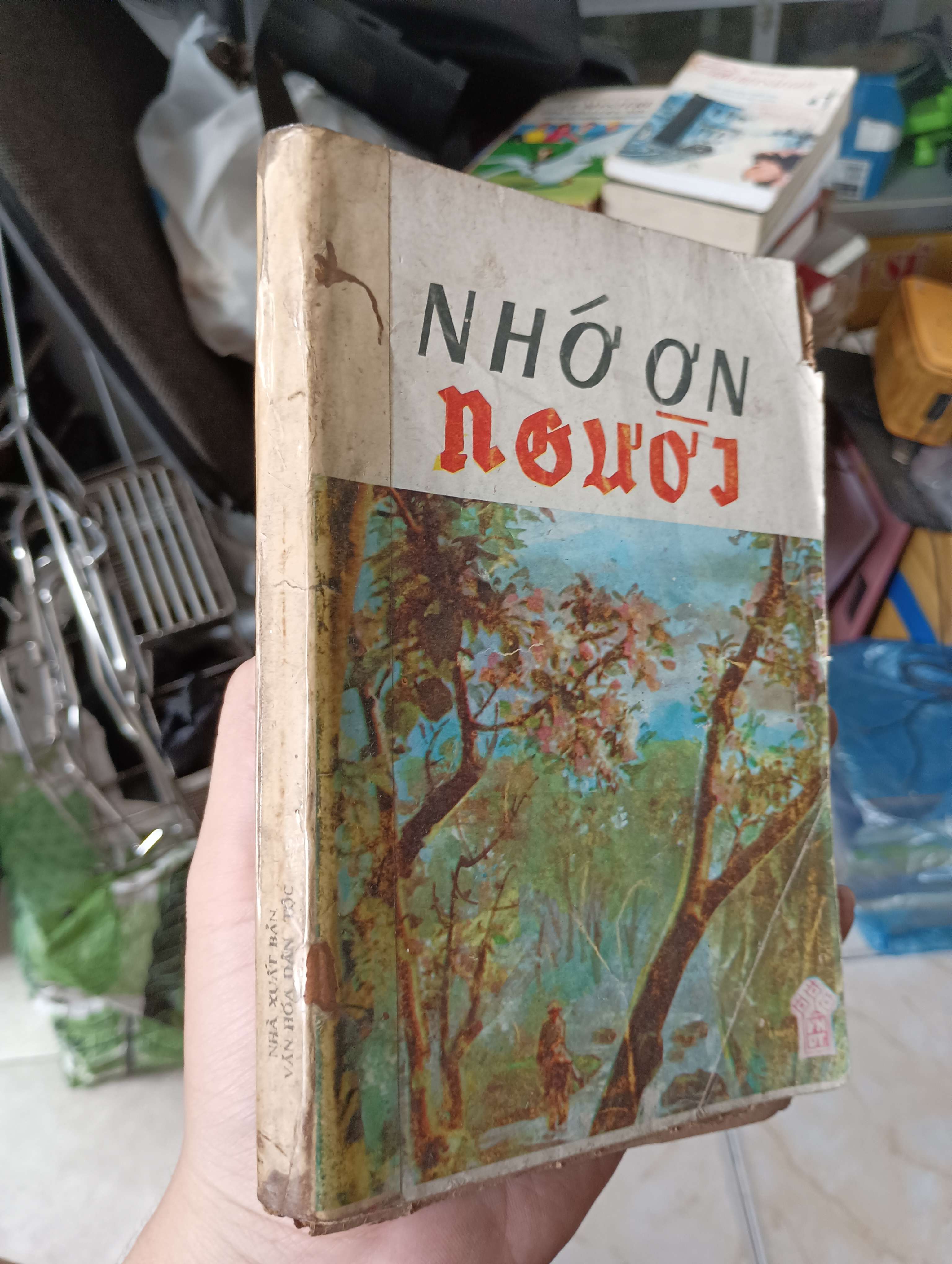 NHỚ ƠN NGƯỜI 1990 (Sách văn học) KSX
