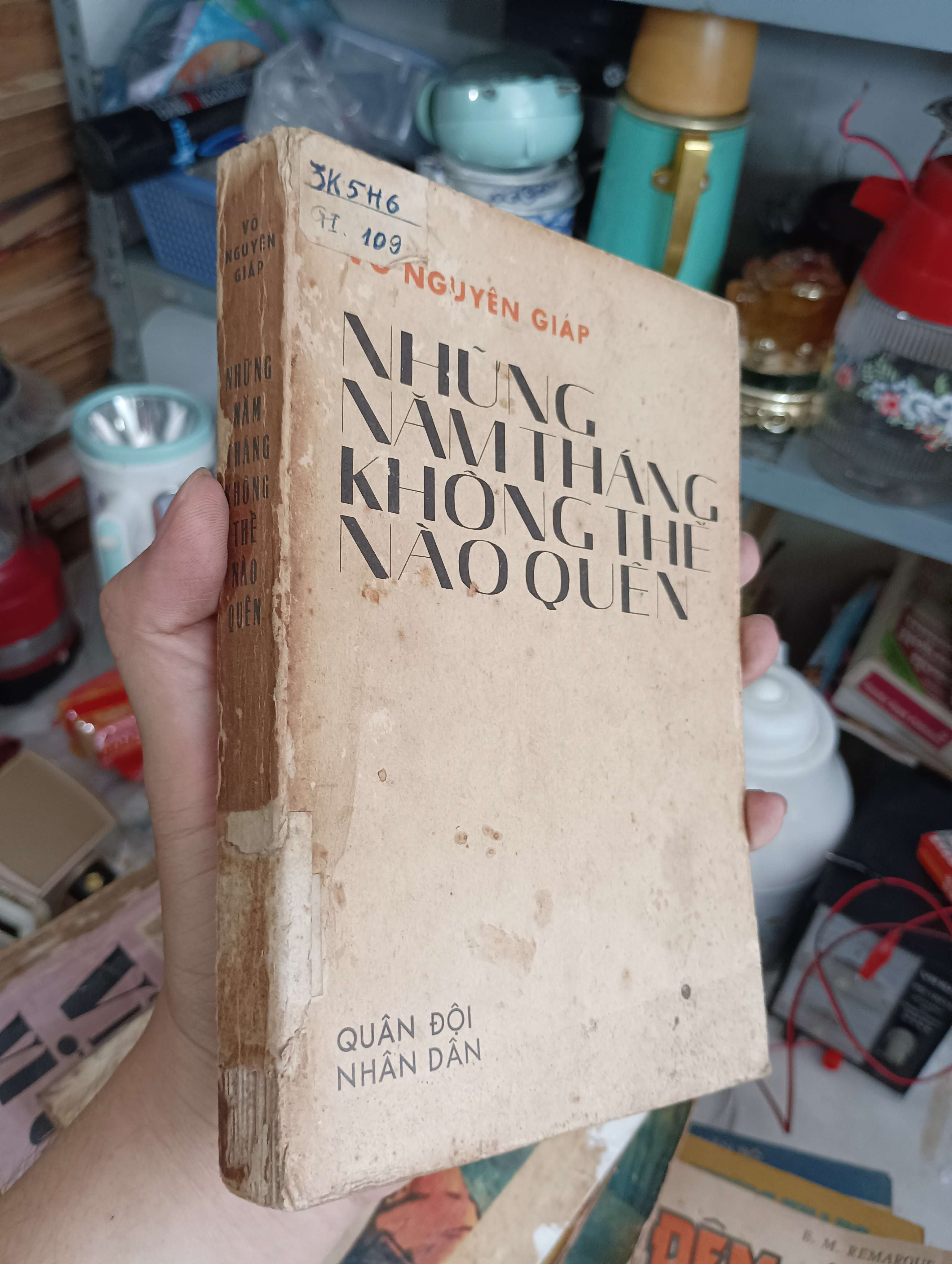 NHỮNG NĂM THÁNG KHÔNG THỂ NÀO QUÊN - VÕ NGUYÊN GIÁP 1975 (Sách văn học) KSX