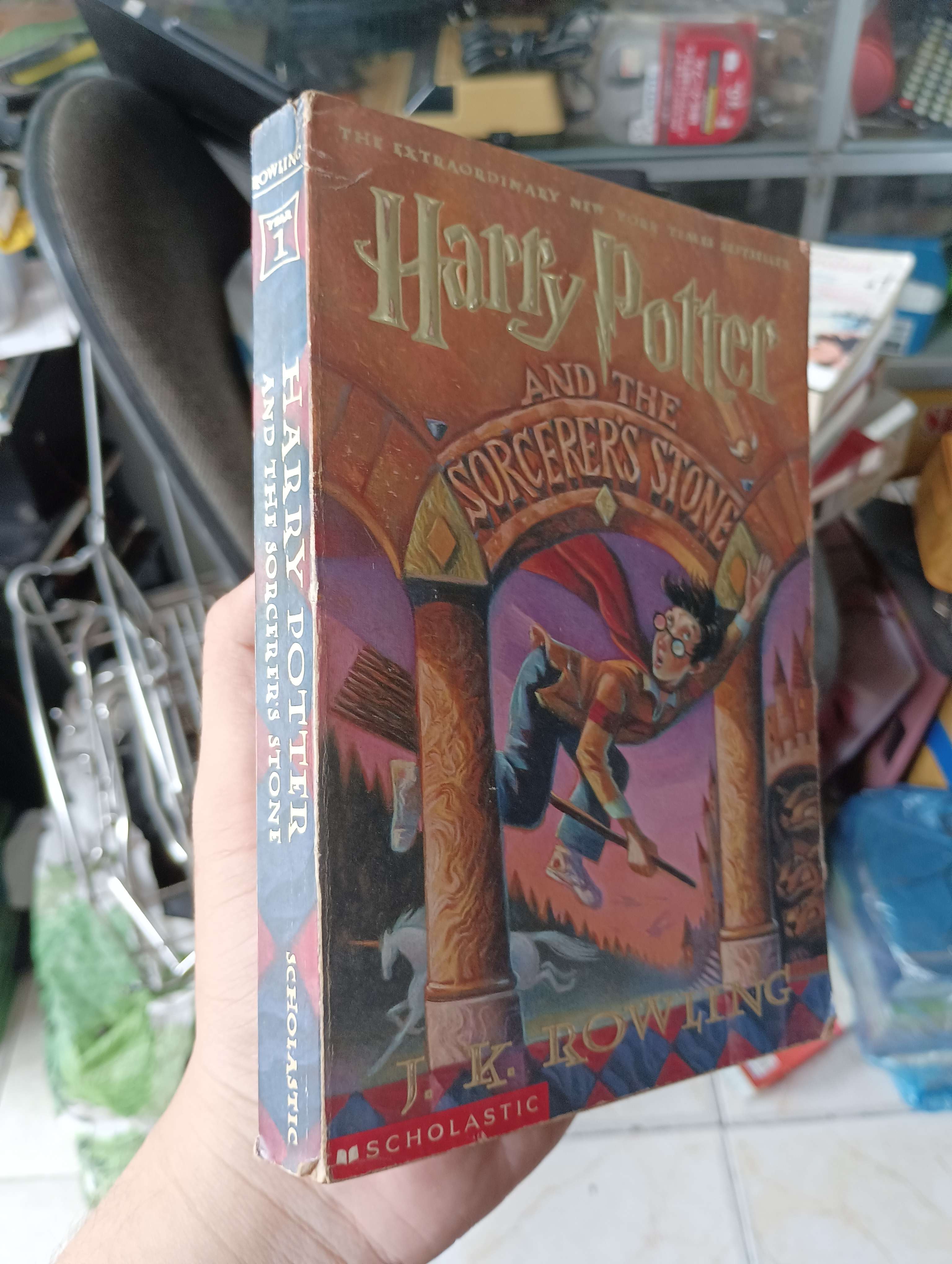 Harry Potter and the Sorcerer's Stone - J.K. Rowling 1999 (Văn học nước ngoài) KSX