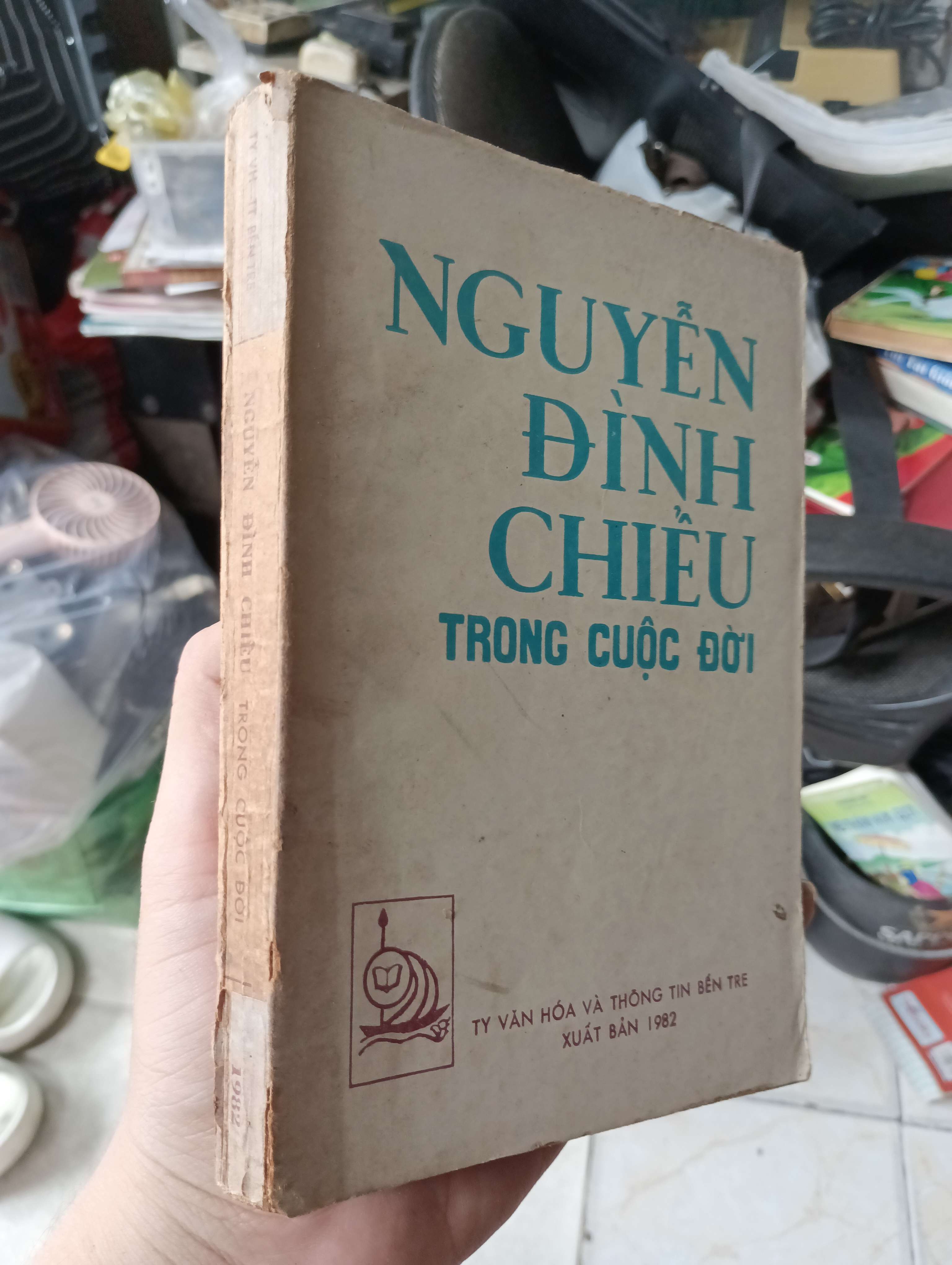 NGUYỄN ĐÌNH CHIỀU TRONG CUỘC ĐỜI 1982 (Sách văn học) KSX