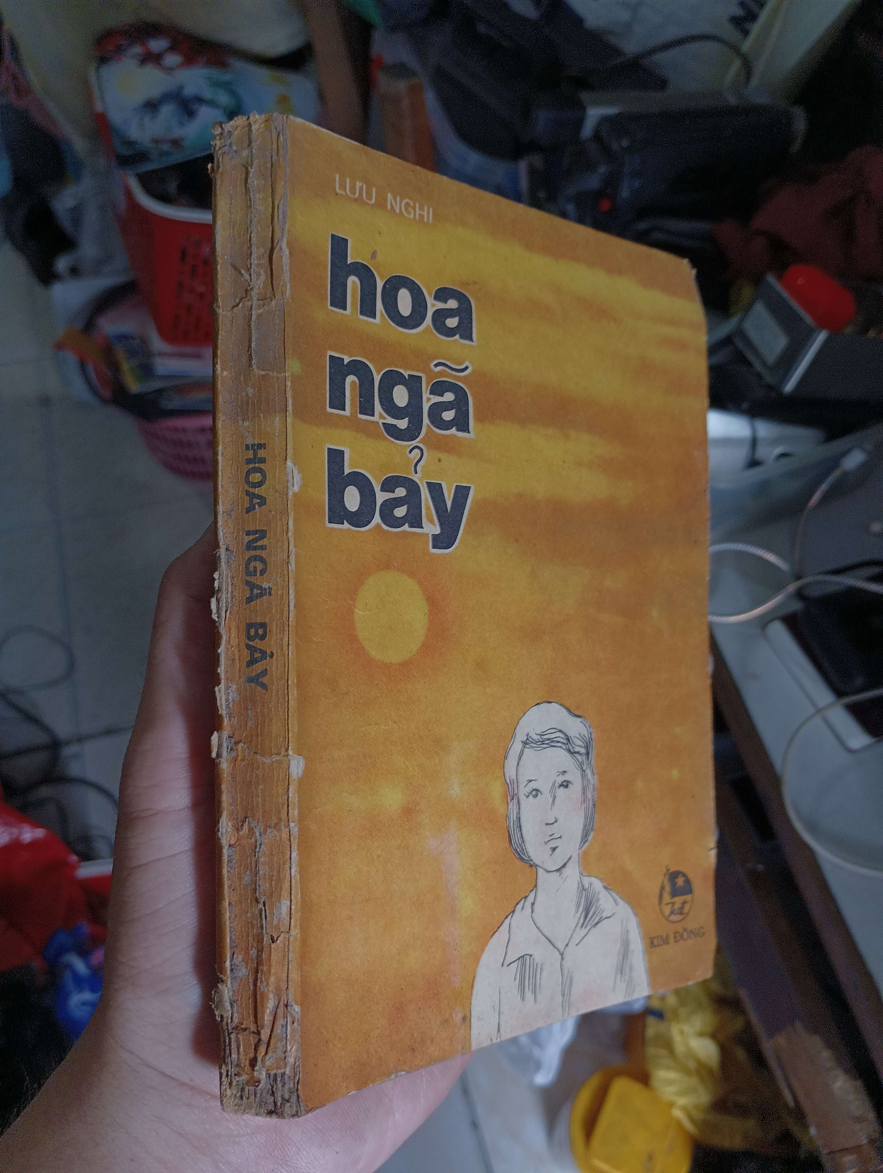 Hoa ngã bay - Lưu Nghi 1985 (Sách văn học) KSX
