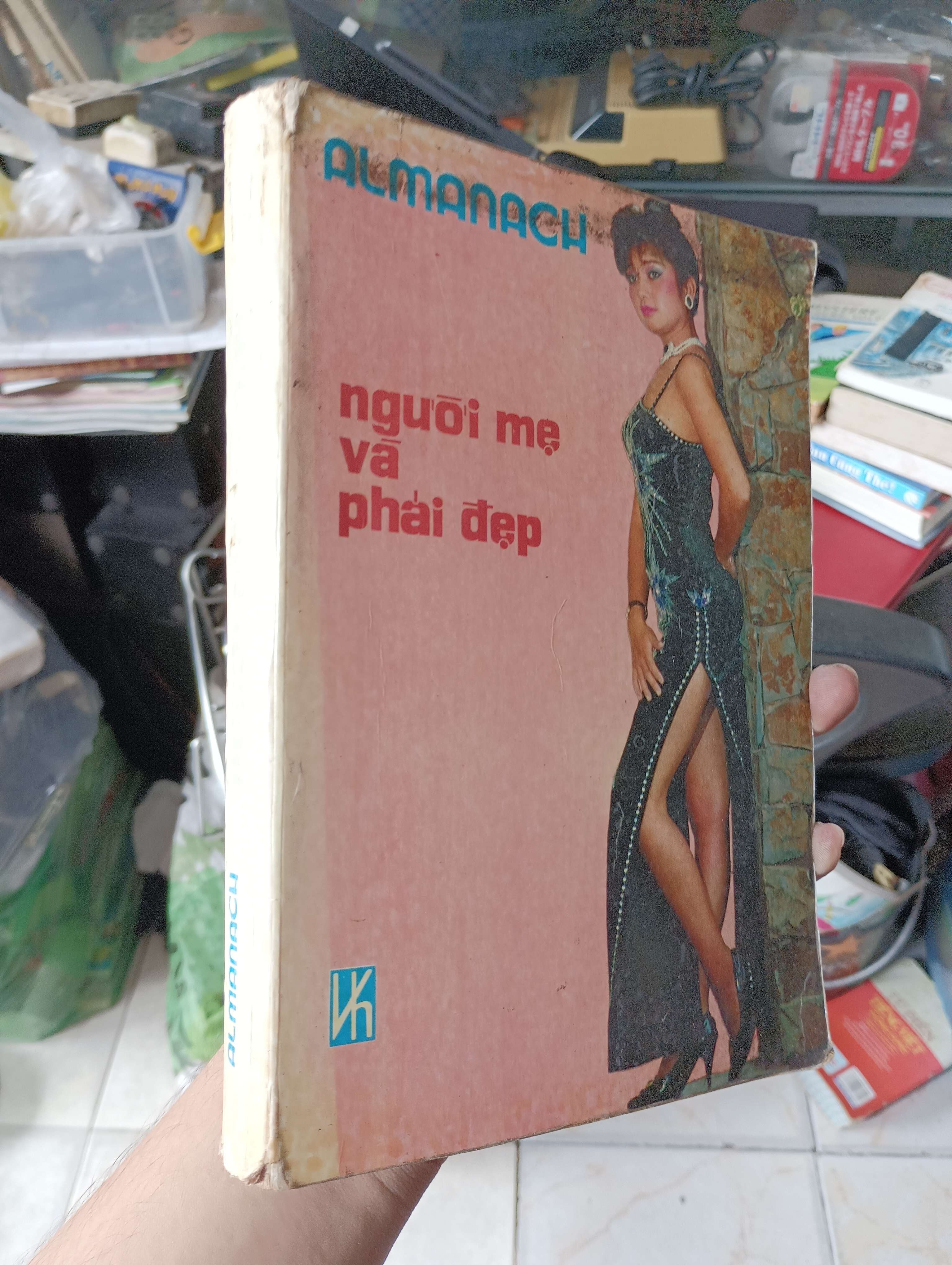 Người mẹ và phái đẹp 1990 (Sách văn học) KSX