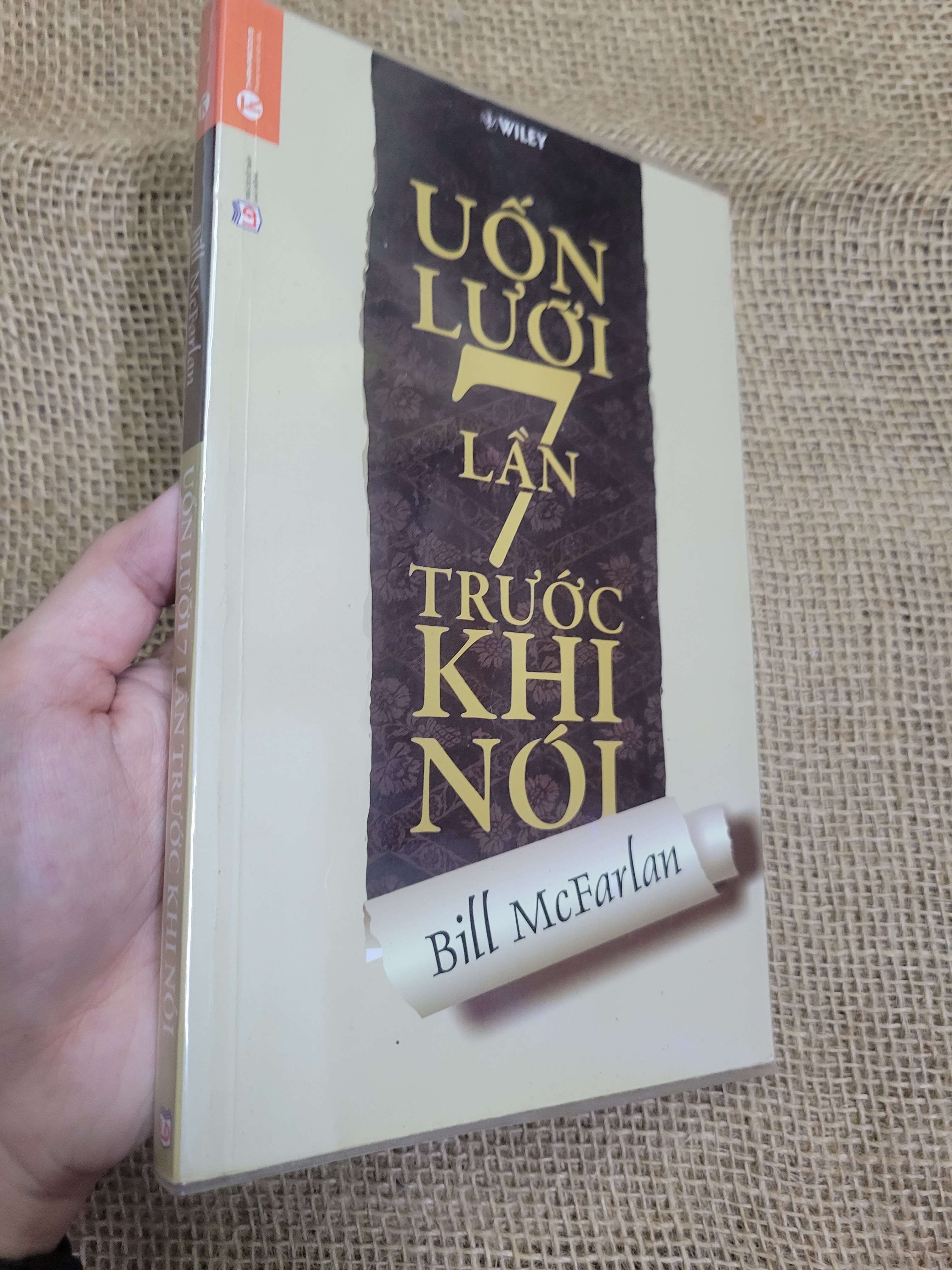 Uốn lưỡi 7 lần trước khi nói - Bil McFarlan 2015 mới 80% có chữ viết, có mộc, bẩn bìa, ố (Sách kỹ năng) HCM