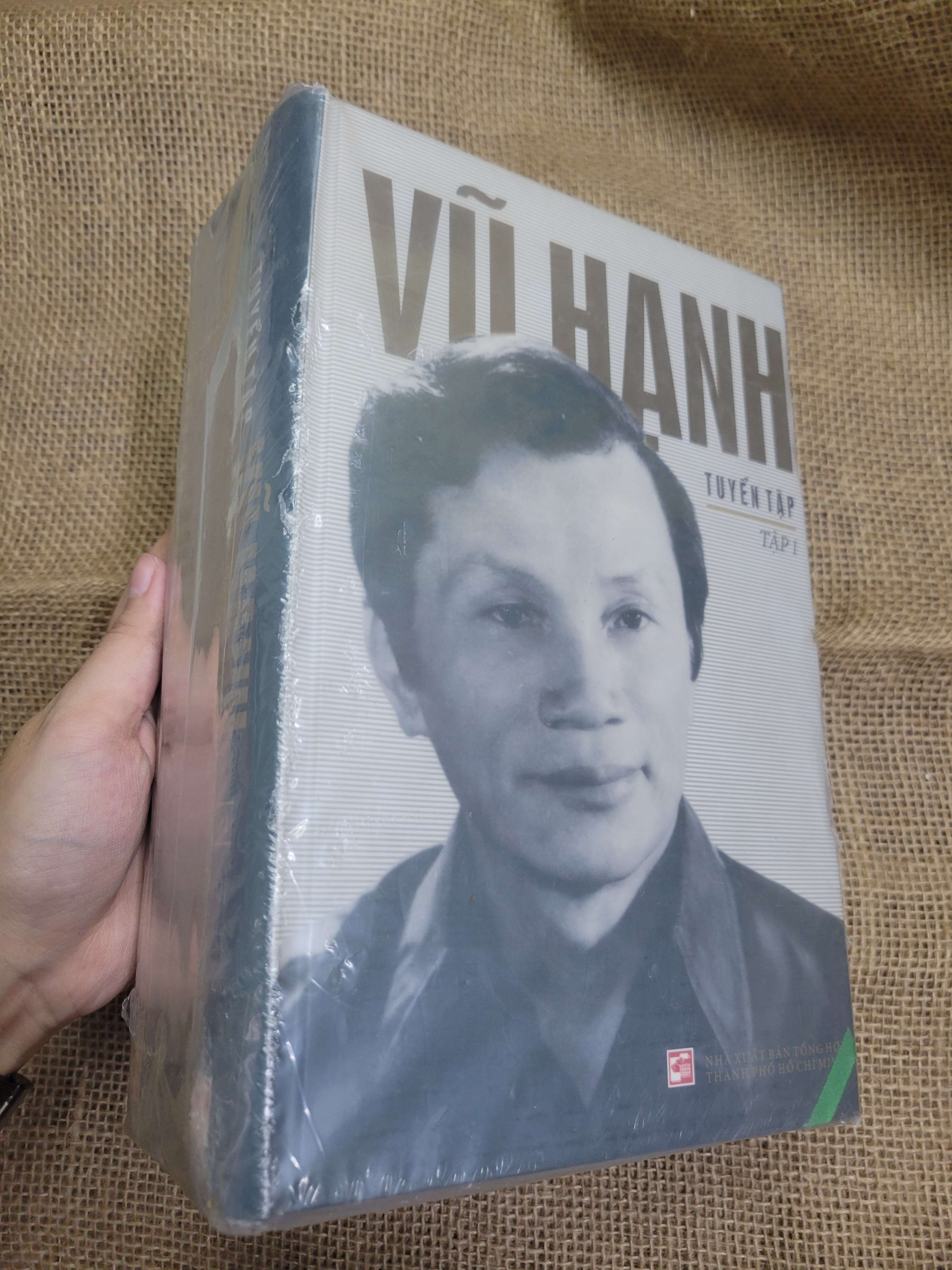 2 cuốn Vũ Hạnh tuyển tập bìa cứng mới 80% bẩn bìa, ố (Sách văn học) SPP
