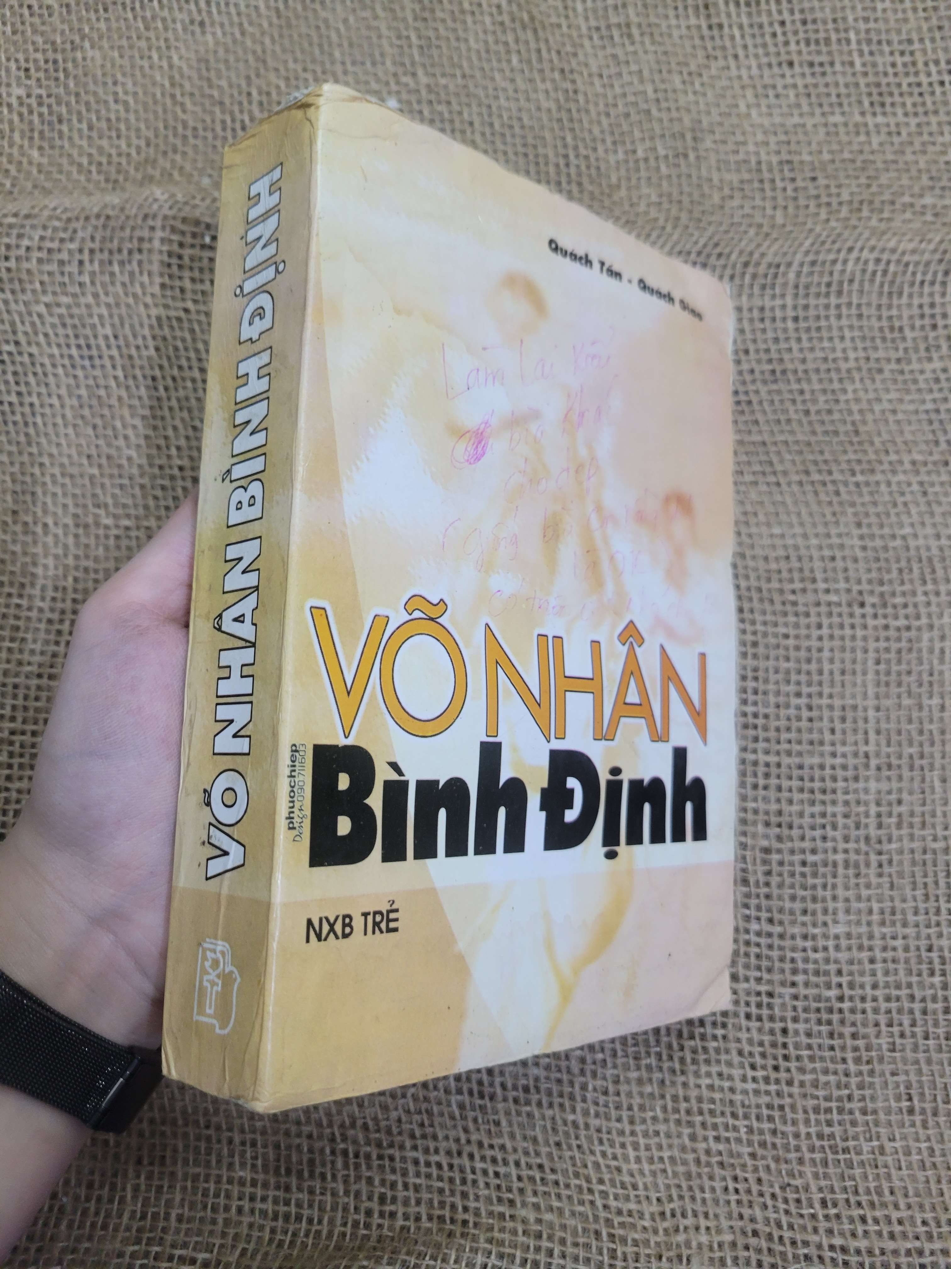 Võ nhân Bình Định - Quách Tấn, Quách Giao 2001 mới 70% bị ẩm, có vệt nước, có chữ viết, bẩn bìa, ố (Sách văn học) SPP