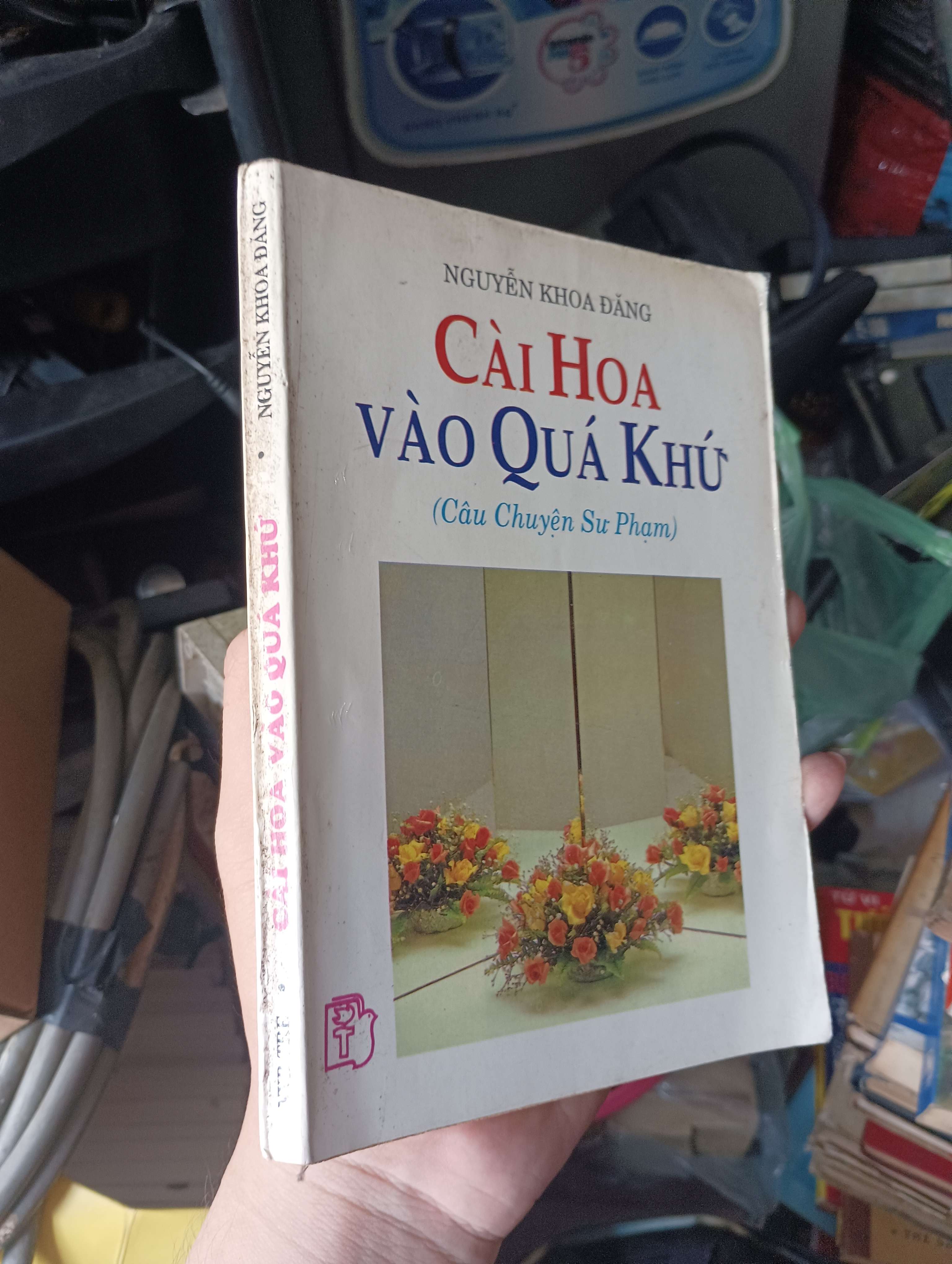 Cài Hoa Vào Quá Khứ - Nguyễn Khoa Đăng 1996 (Sách văn học) KSX