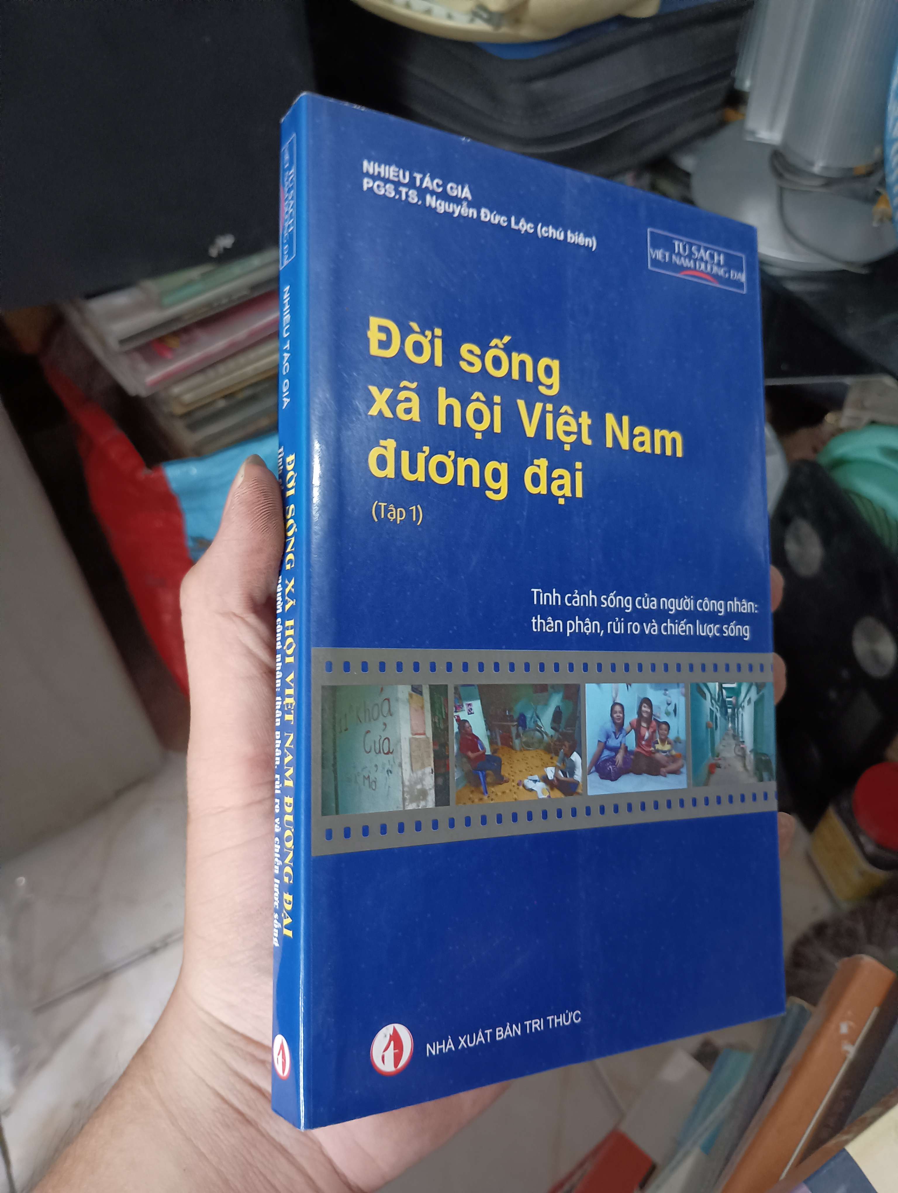 Đời sống xã hội Việt Nam đương đại (Tập 1: Tình cảnh sống của người công nhân: thân phận, rủi ro và chiến lược sống) - PGS.TS. Nguyễn Đức Lộc 2016 (Sách kiến thức tổng hợp) KSX