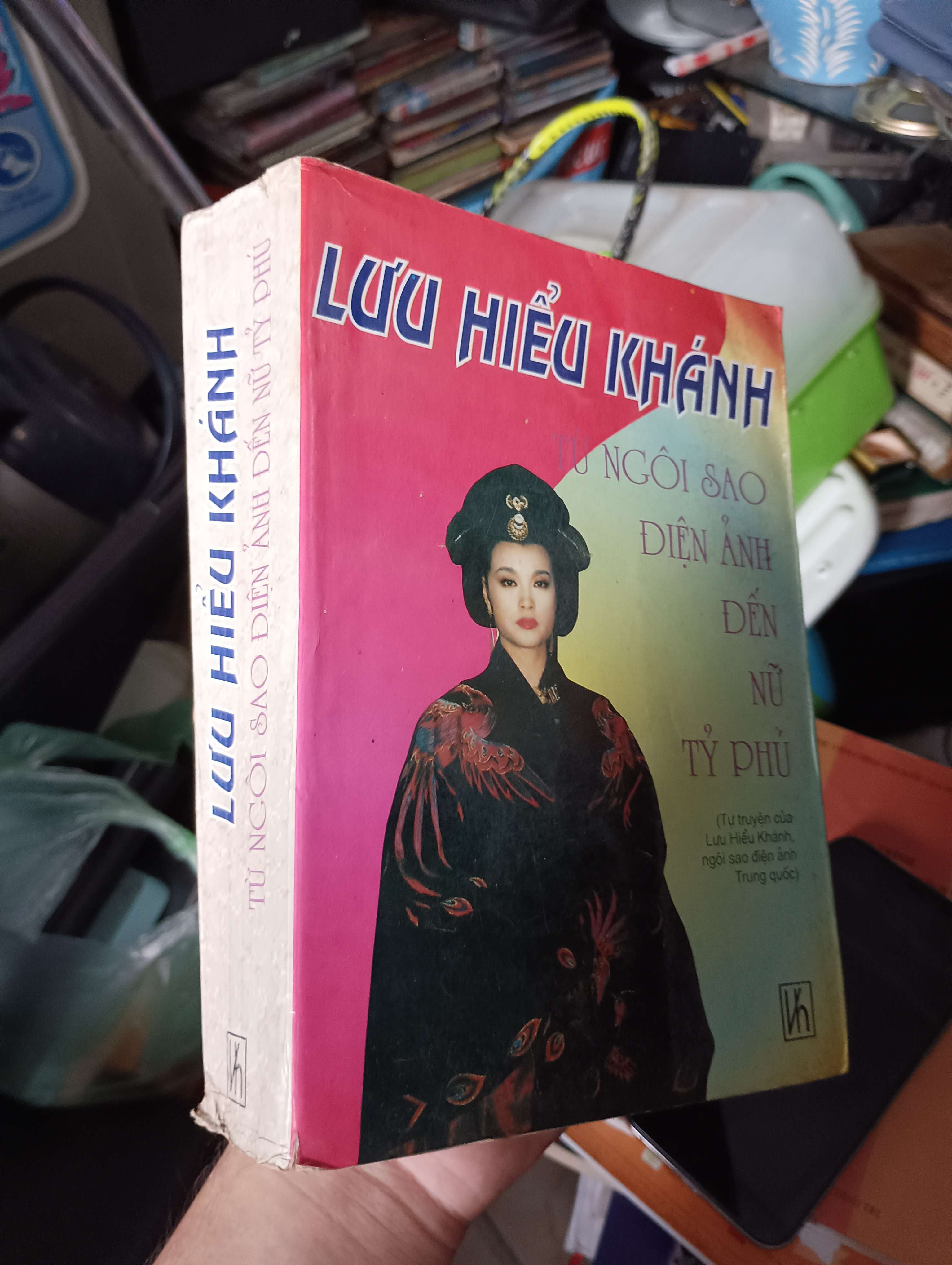 Từ ngôi sao điện ảnh đến nữ tỷ phú - Lưu Hiểu Khánh 1997 (Truyện Ngắn) KSX