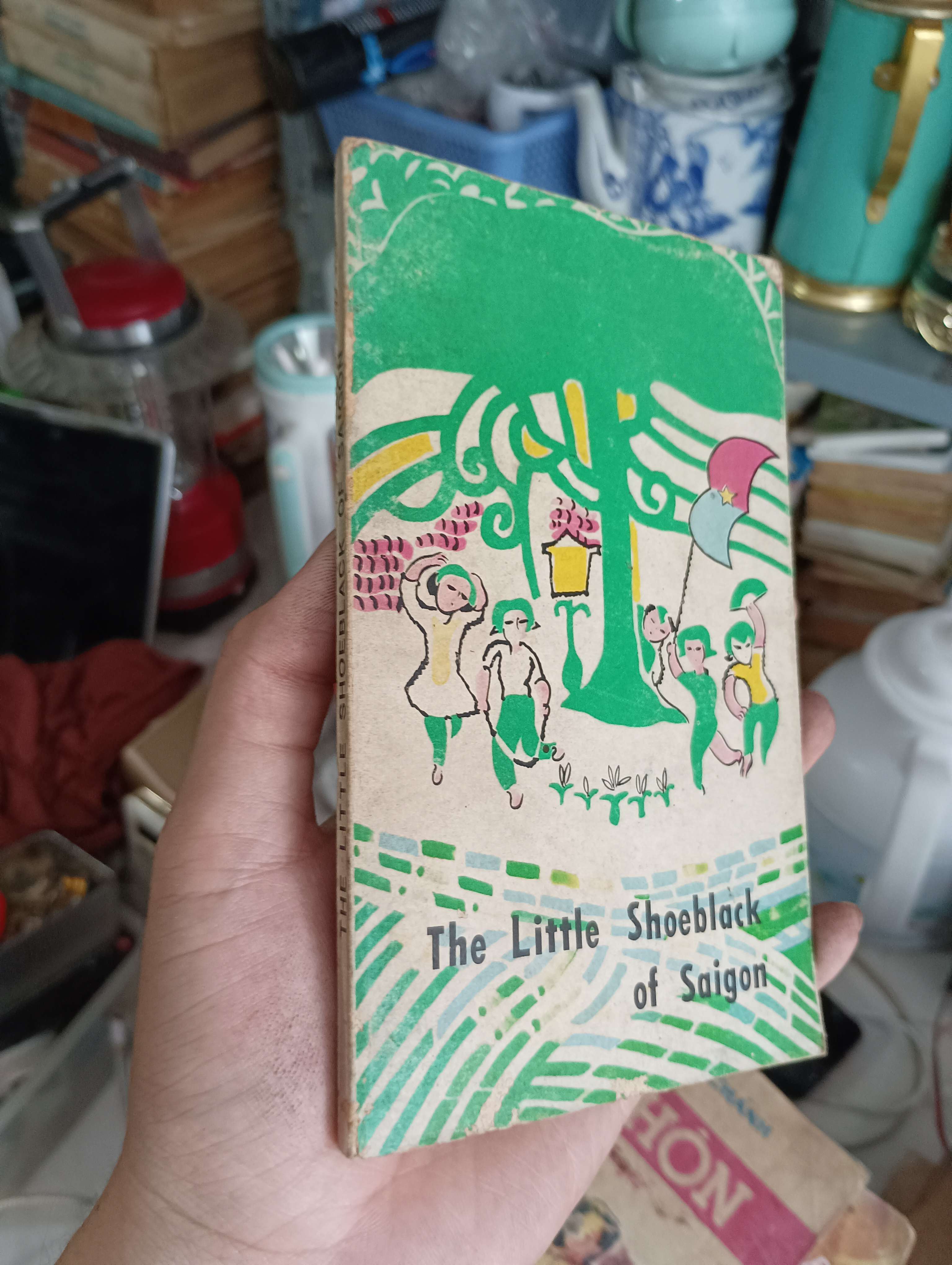The Little Shoeblack of Saigon 1972 (Sách văn học) KSX