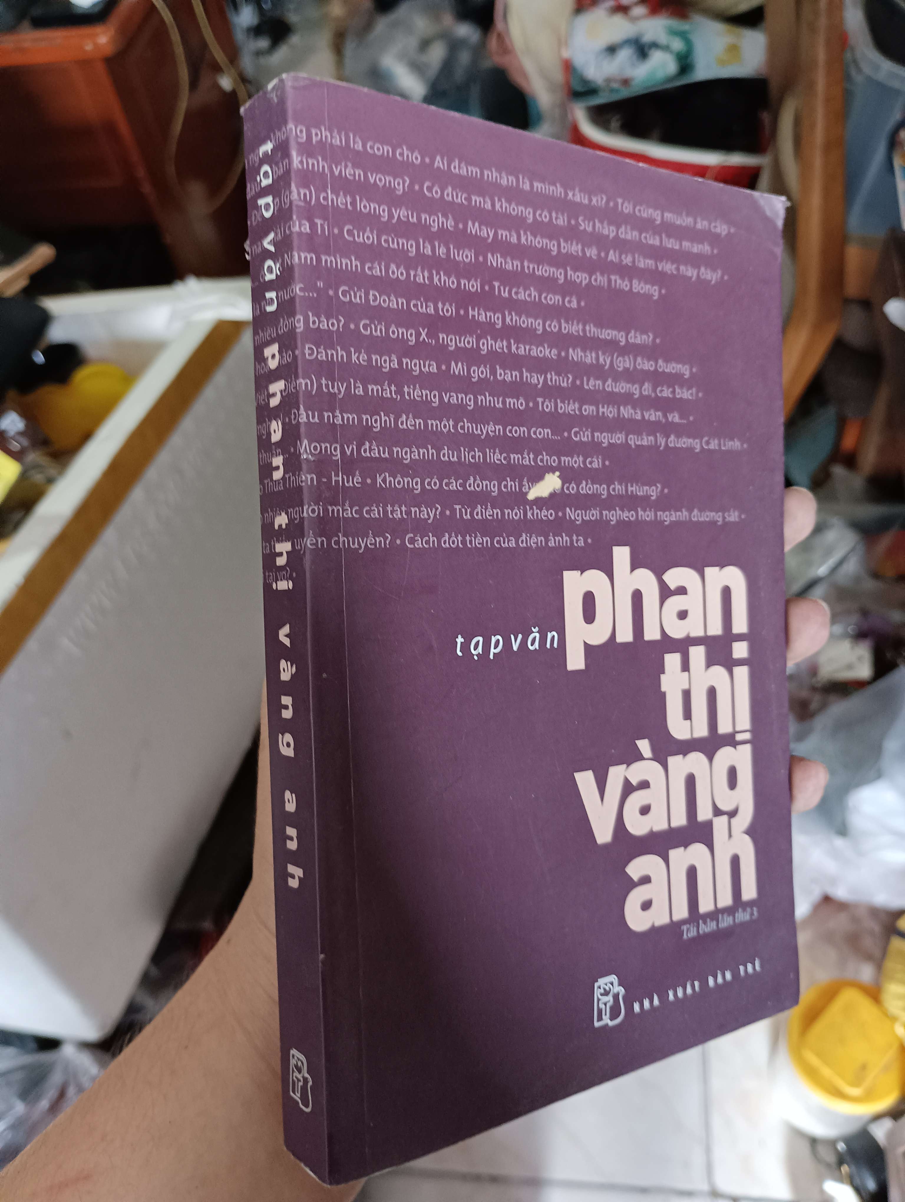 Tạp văn Phan Thị Vàng Anh 2011 (Sách văn học) KSX
