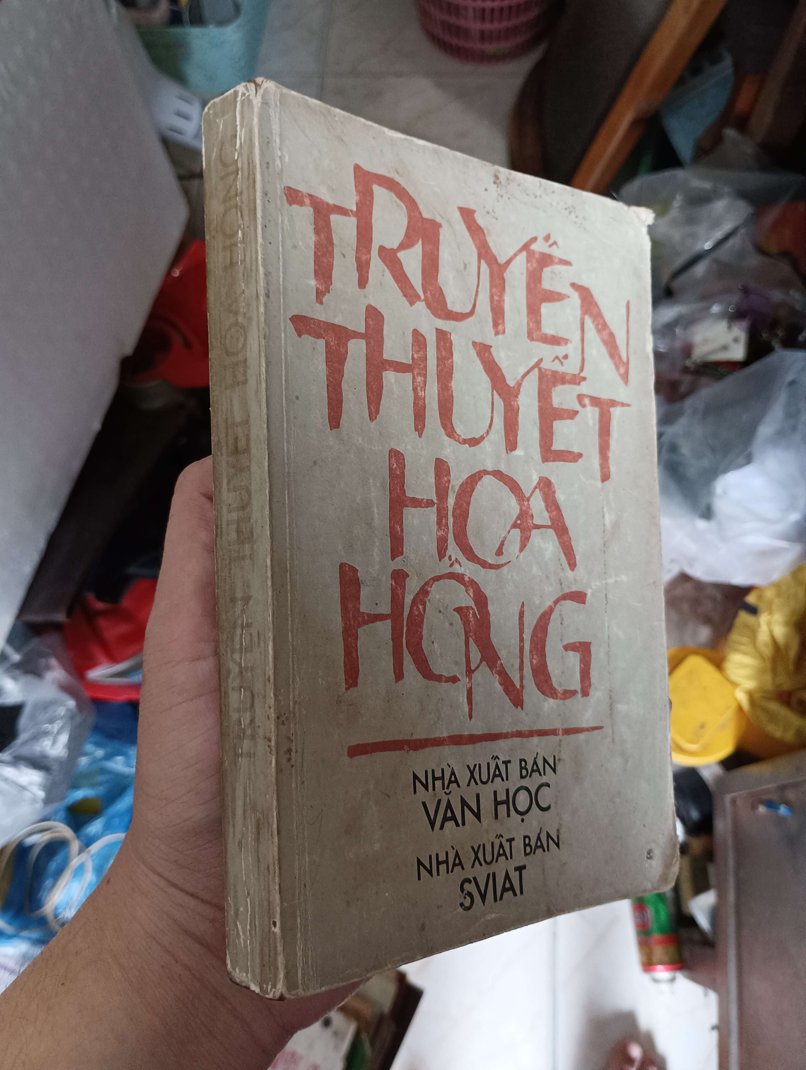 TRUYỀN THUYẾT HOA HỒNG 1985 (Sách văn học) KSX