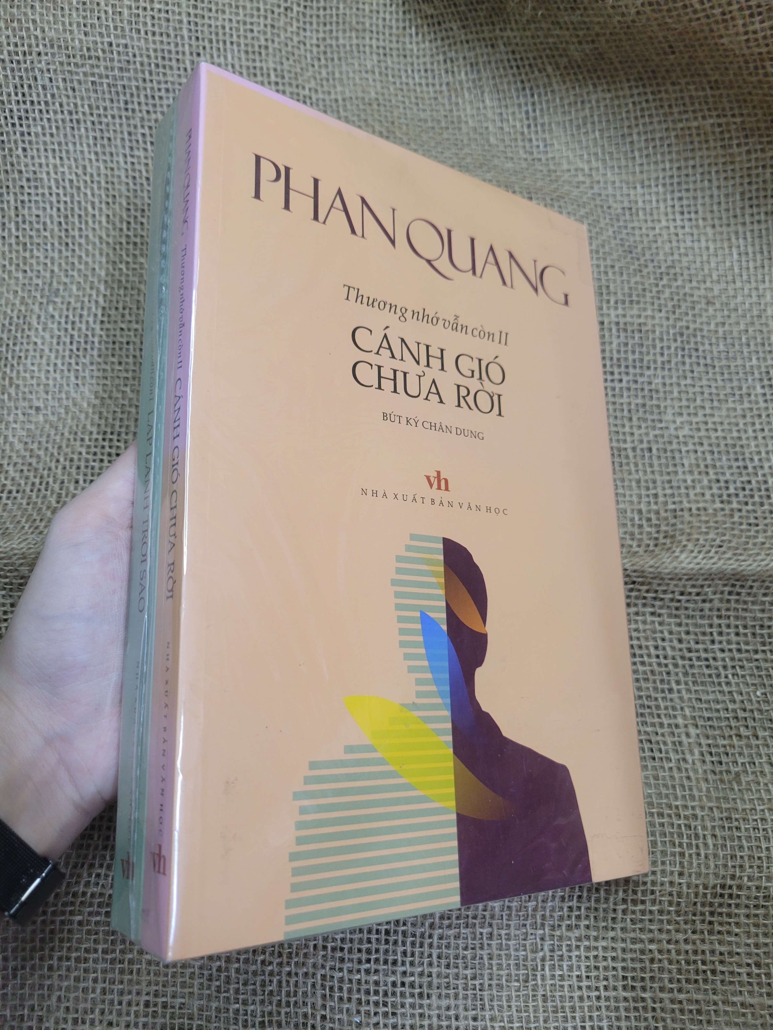 2 cuốn Thương nhớ vẫn còn - Phan Quang mới 80% bẩn bìa, ố (Sách văn học) SPP