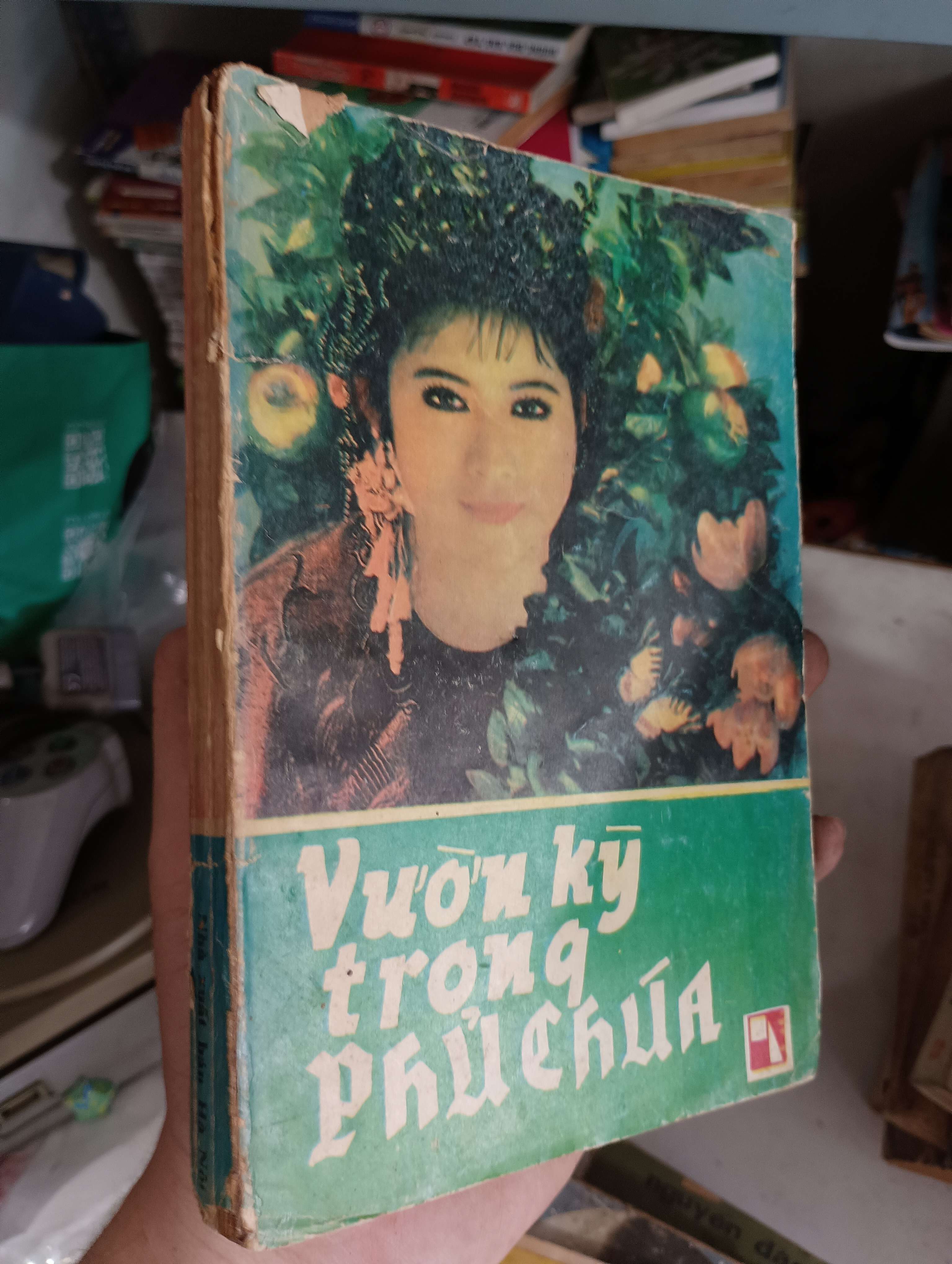 Vườn kỳ trong phủ chúa 1989 (Sách văn học) KSX