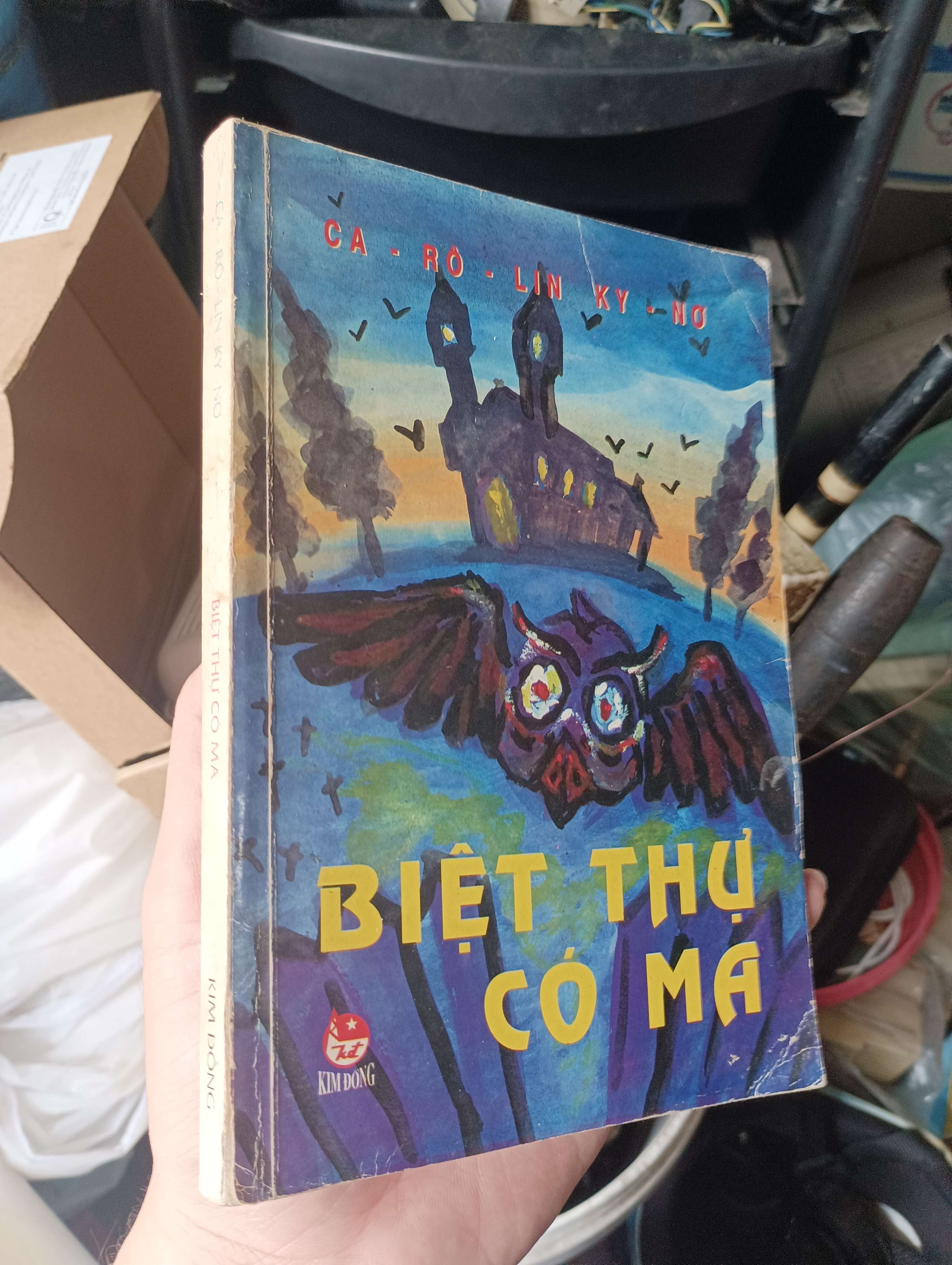 Biệt thự có ma - Carolin Kyyno 2000 (Sách thiếu nhi) KSX