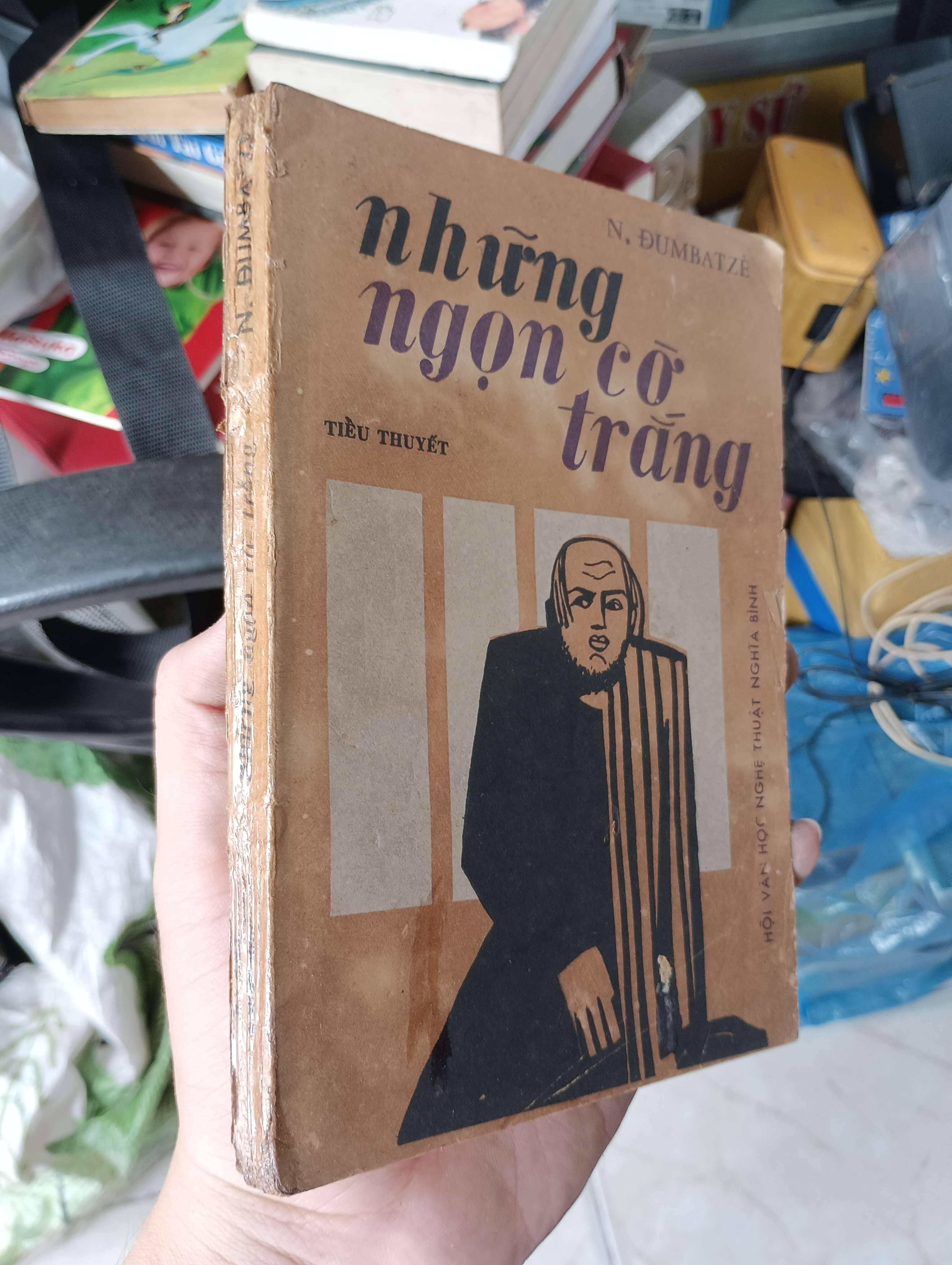 Những ngọn cờ trắng - N. Dumbatzê 1986 (Văn học nước ngoài) KSX
