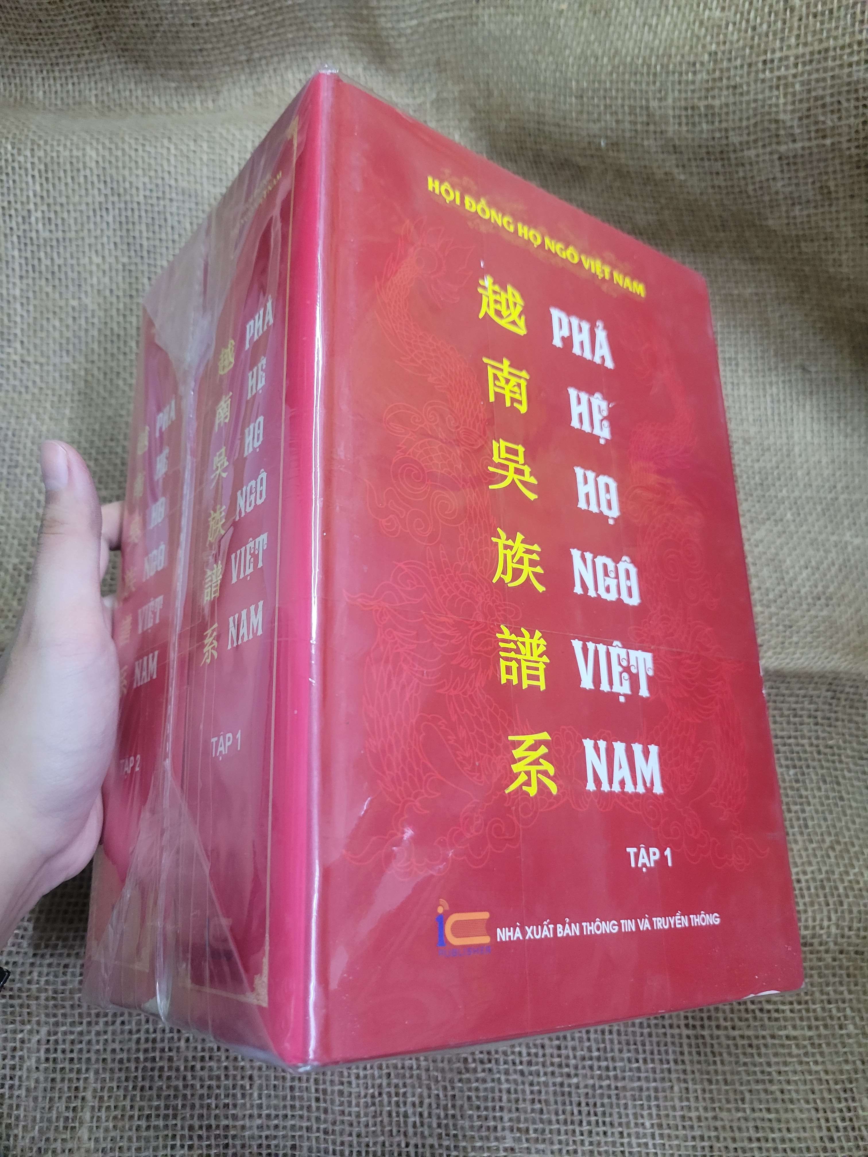2 cuốn Phả hệ họ Ngô Việt Nam bìa cừng mới 80% bẩn bìa, ố (Sách kiến thức tổng hợp) SPP