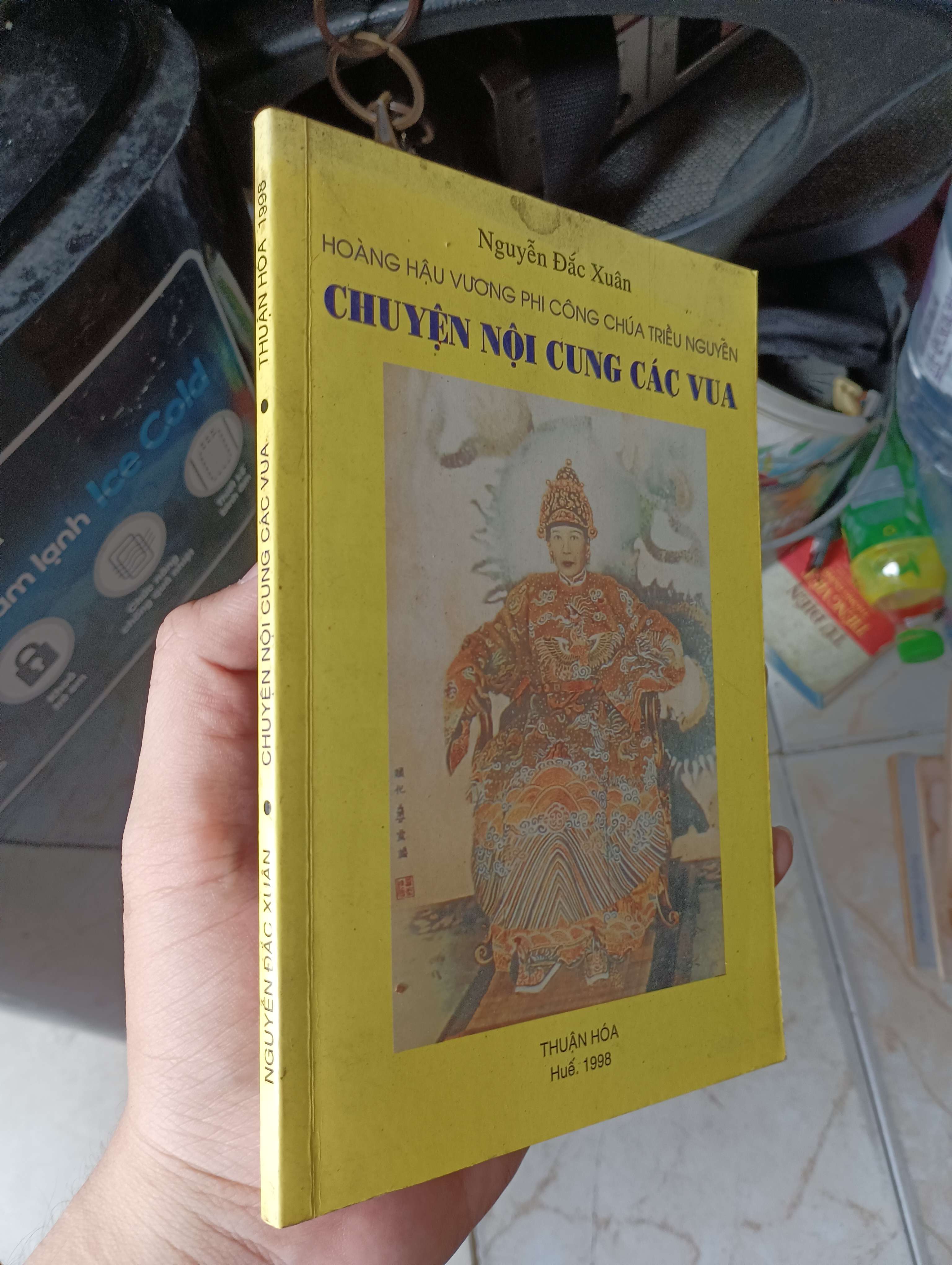 CHUYỆN NỘI CUNG CÁC VUA - Nguyễn Đắc Xuân 1998 (Sách văn học) KSX