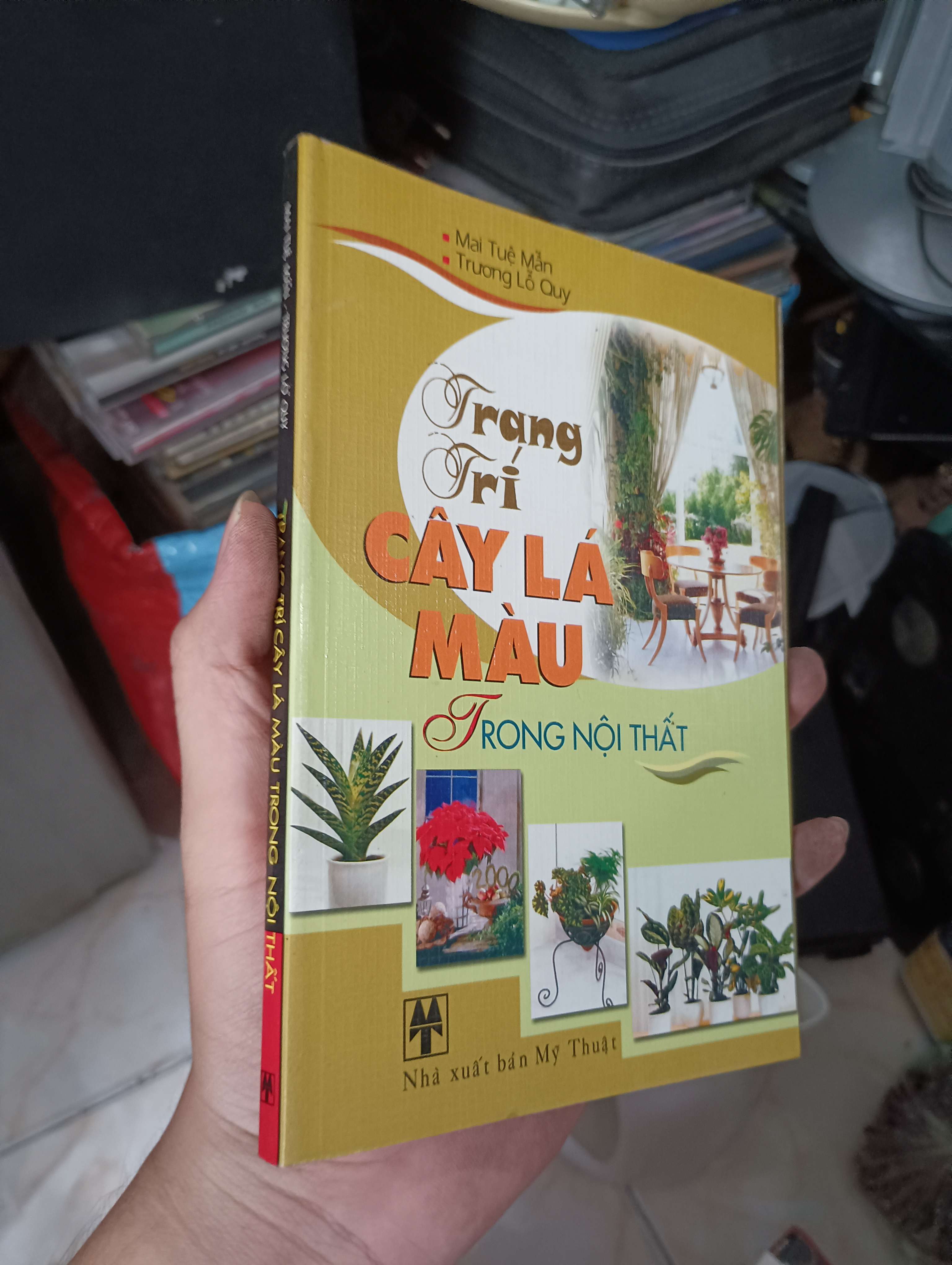 Trang trí cây lá màu trong nội thất - Mai Tuệ Mẫn & Trương Lỗ Quy 2004 (Sách kiến thức tổng hợp) KSX