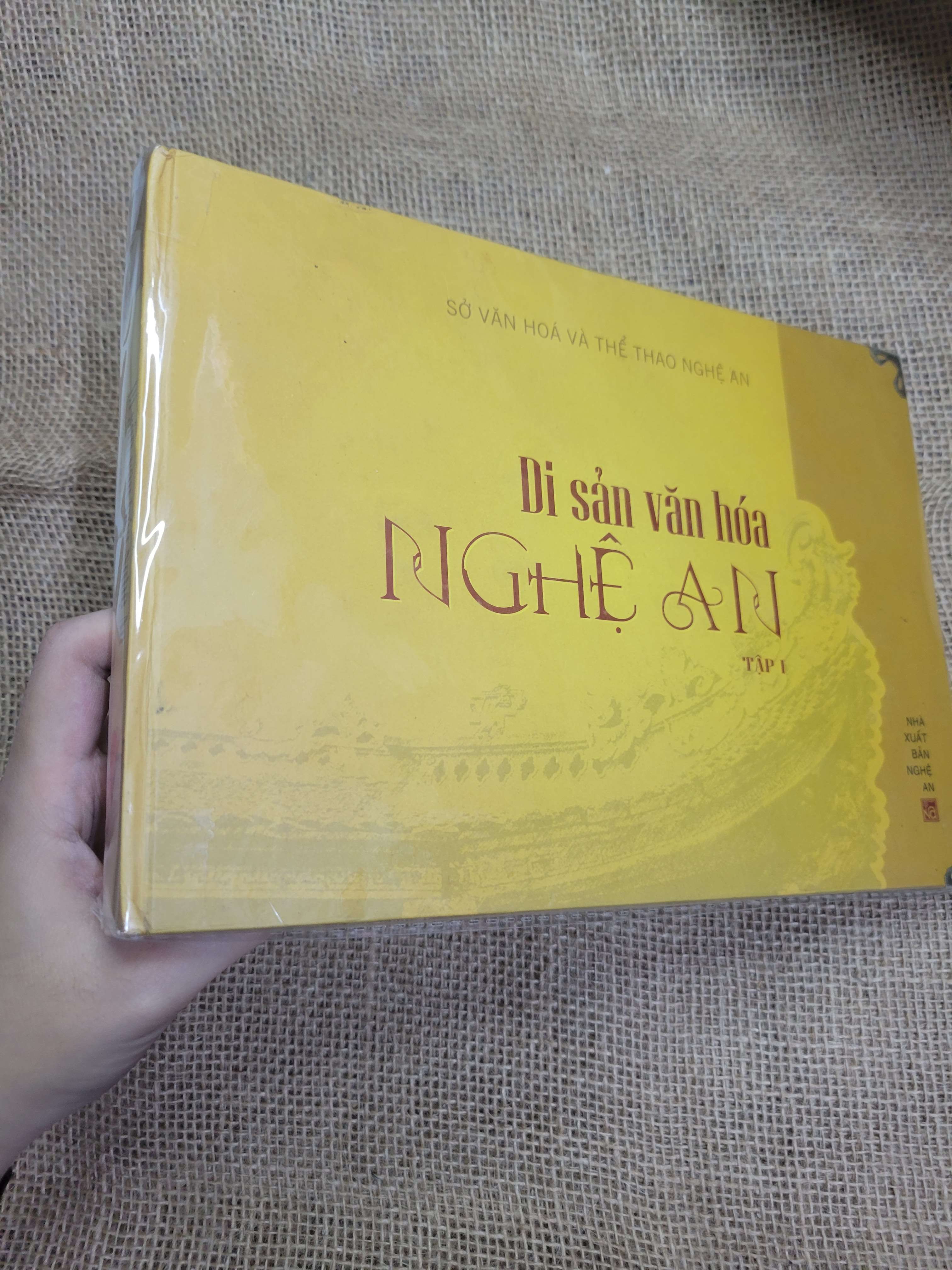 Di sản văn hóa Nghệ An tập 1 bìa cứng mới 80% bẩn bìa, ố (Sách kiến thức tổng hợp) SPP