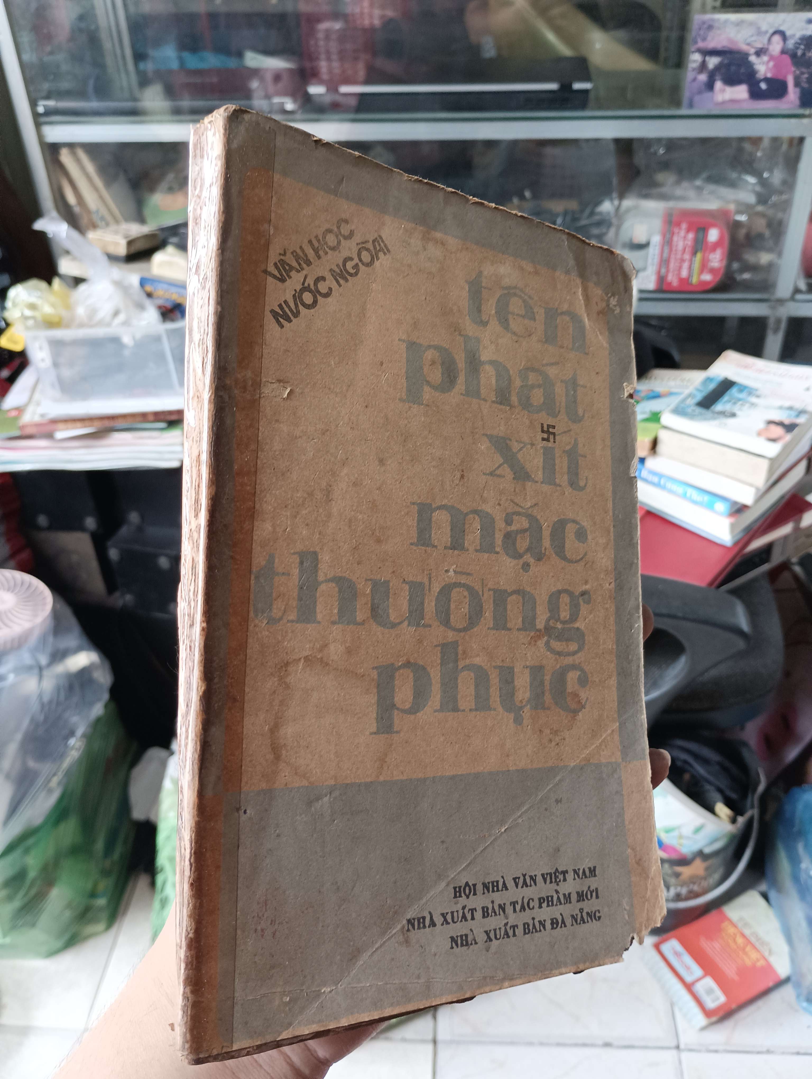 Tên Phát Xít Mặc Thường Phục 1985 (Văn học nước ngoài) KSX