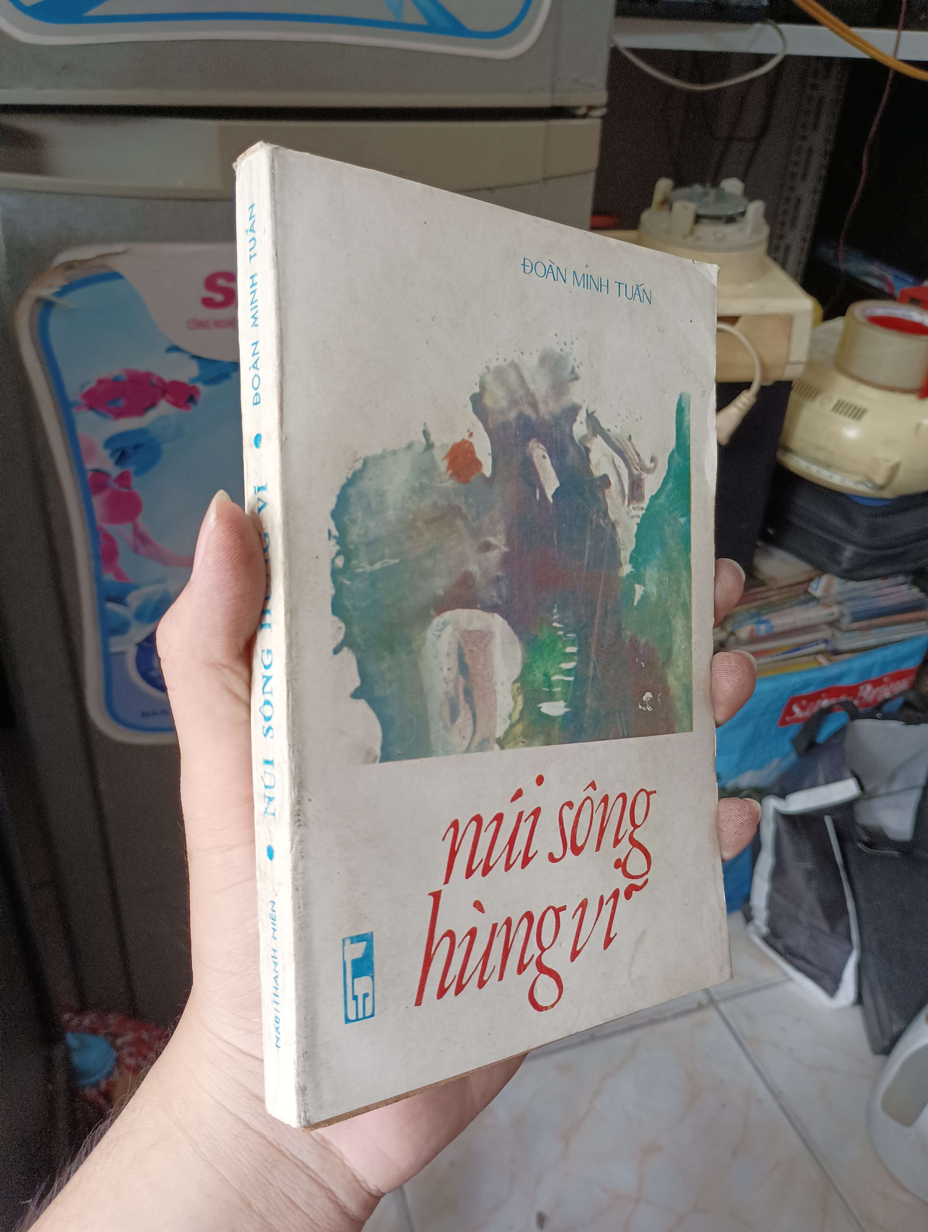 Núi sông hùng vĩ - Đoàn Minh Tuấn 1989 (Sách văn học) KSX