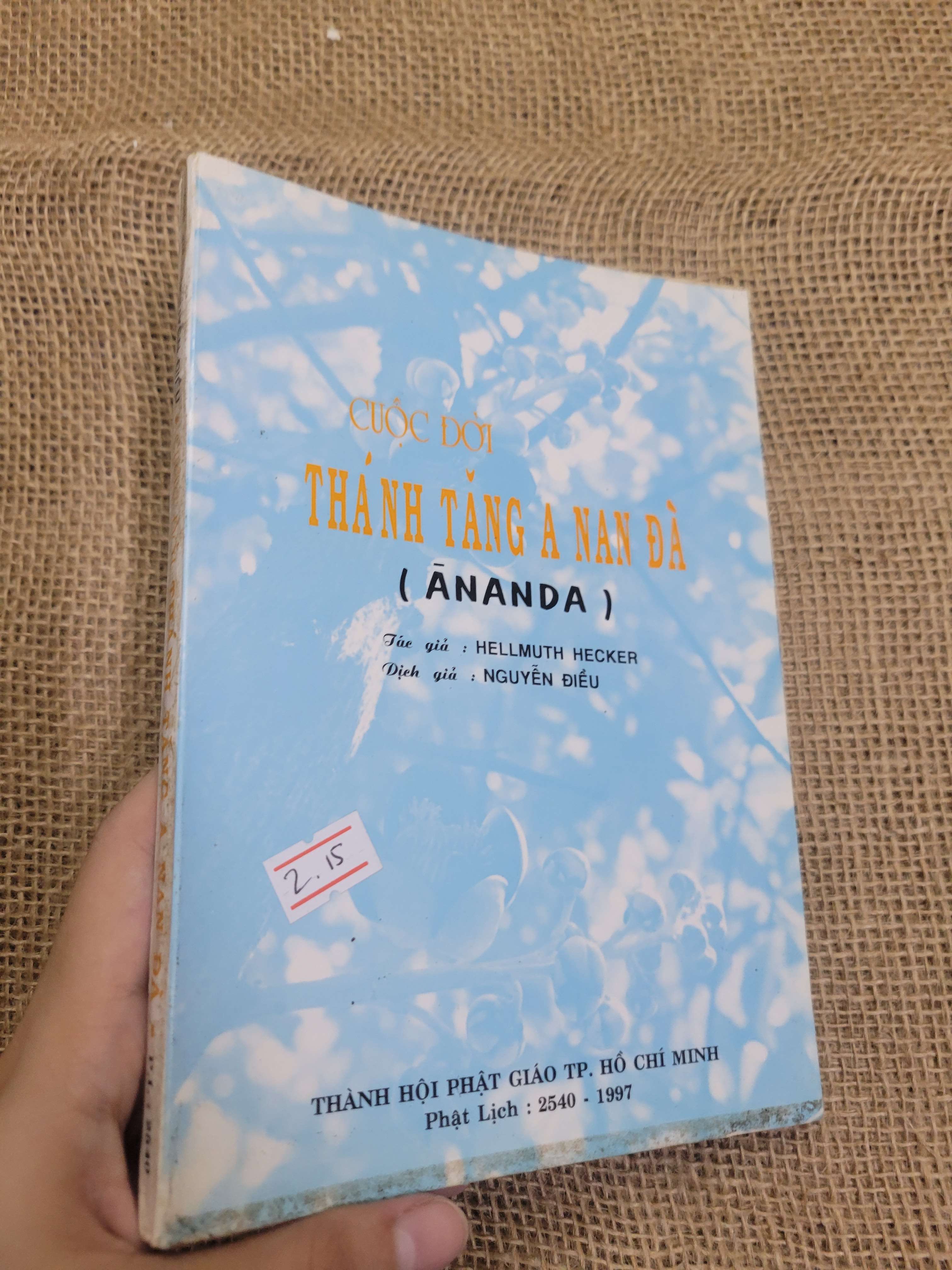 Cuộc đời Thánh Tăng A Nan Đà (Ananda) - Hellmuth Hecker 1997 mới 80% có vệt nước, bẩn bìa, ố (Sách tôn giáo - tâm linh) HCM