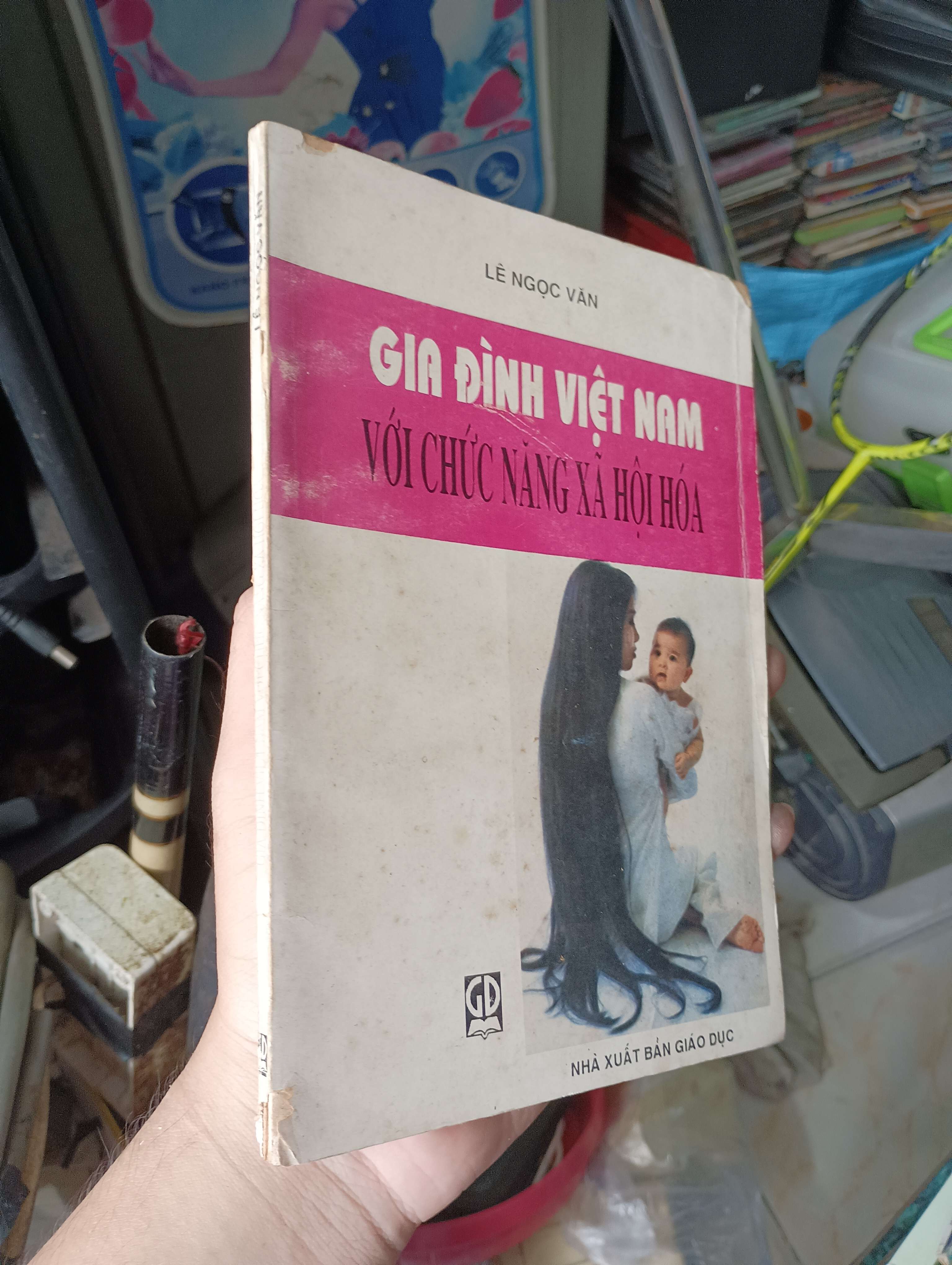 GIA ĐÌNH VIỆT NAM VỚI CHỨC NĂNG XÃ HỘI HÓA - LÊ NGỌC VĂN 1998 (Sách giáo khoa - giáo trình) KSX