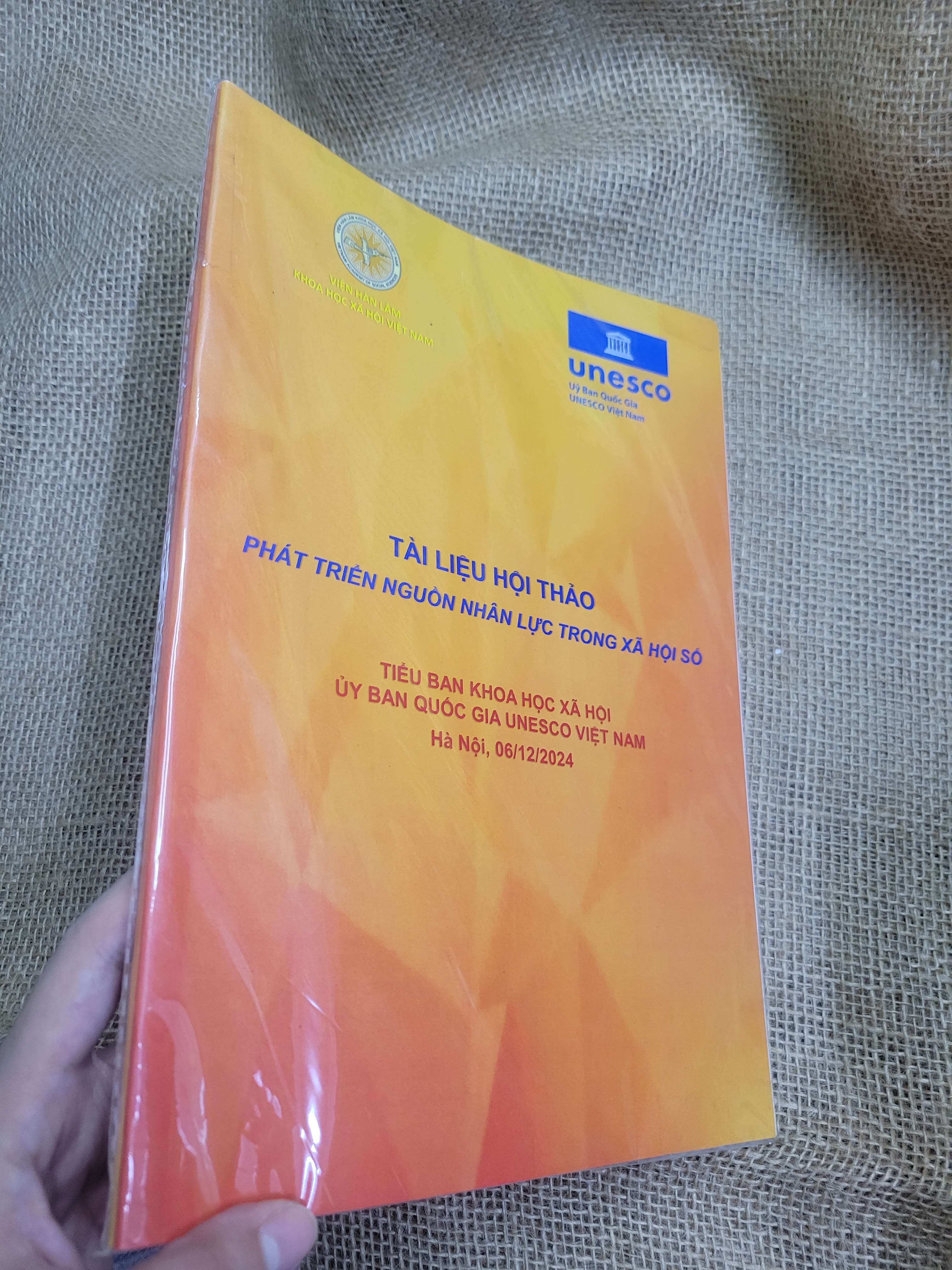 Tài liệu hội thảo phát triển nguồn nhân lực trong xã hội số - Tiểu ban khoa học xã hội ủy ban quốc gia unesco Việt Nam Hà Nội, 06/12/2024 mới 90% bẩn nhẹ (Tham khảo - luyện thi) SPP