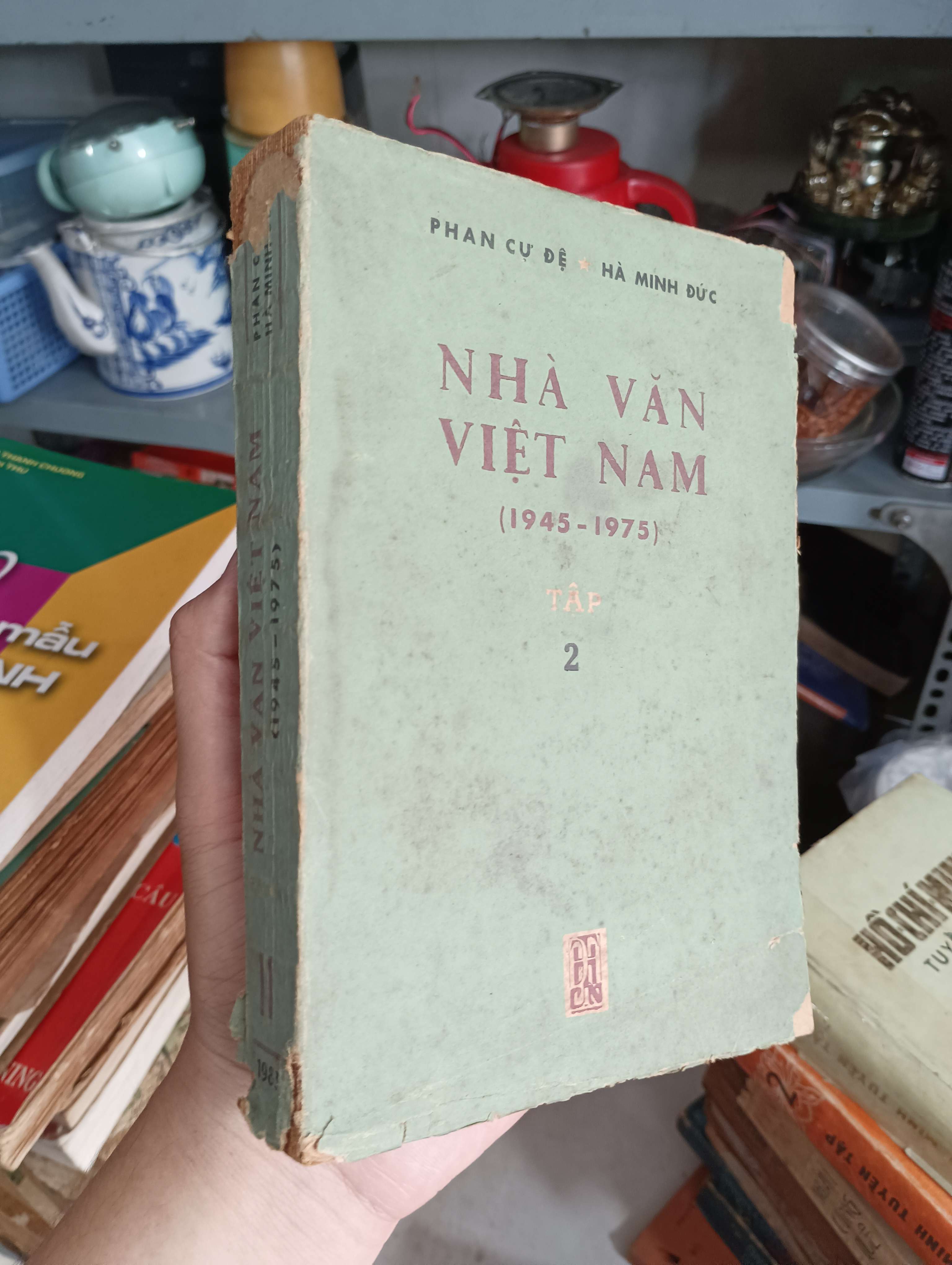 NHÀ VĂN VIỆT NAM (1945-1975) TẬP 2 - PHAN CỰ ĐỆ - HÀ MINH ĐỨC 1983 (Sách văn học) KSX