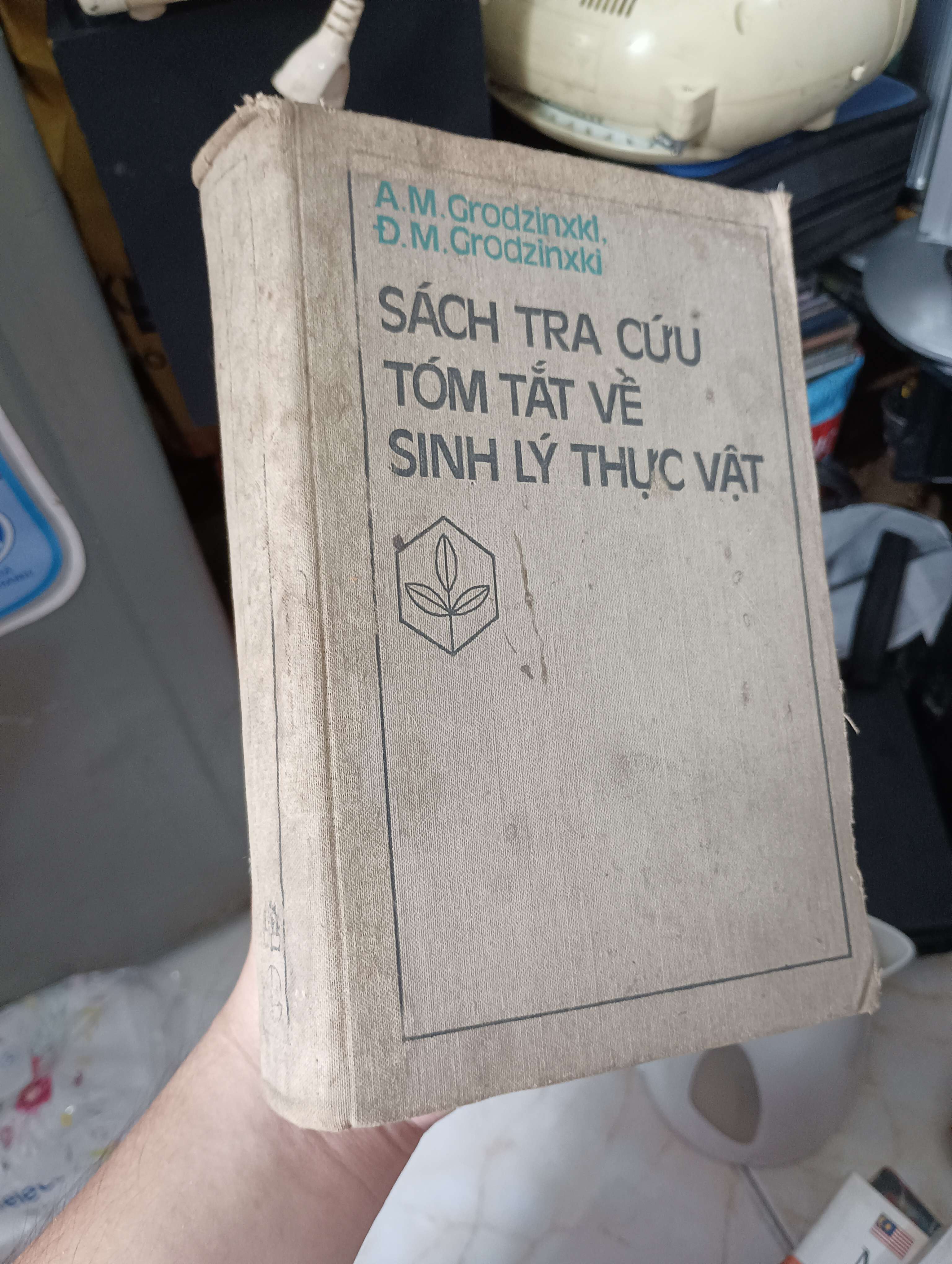SÁCH TRA CỨU TÓM TẮT VỀ SINH LÝ THỰC VẬT - A.M. Grodzinkki & Đ.M. Grodzinkki 1981 (Sách kiến thức tổng hợp) KSX