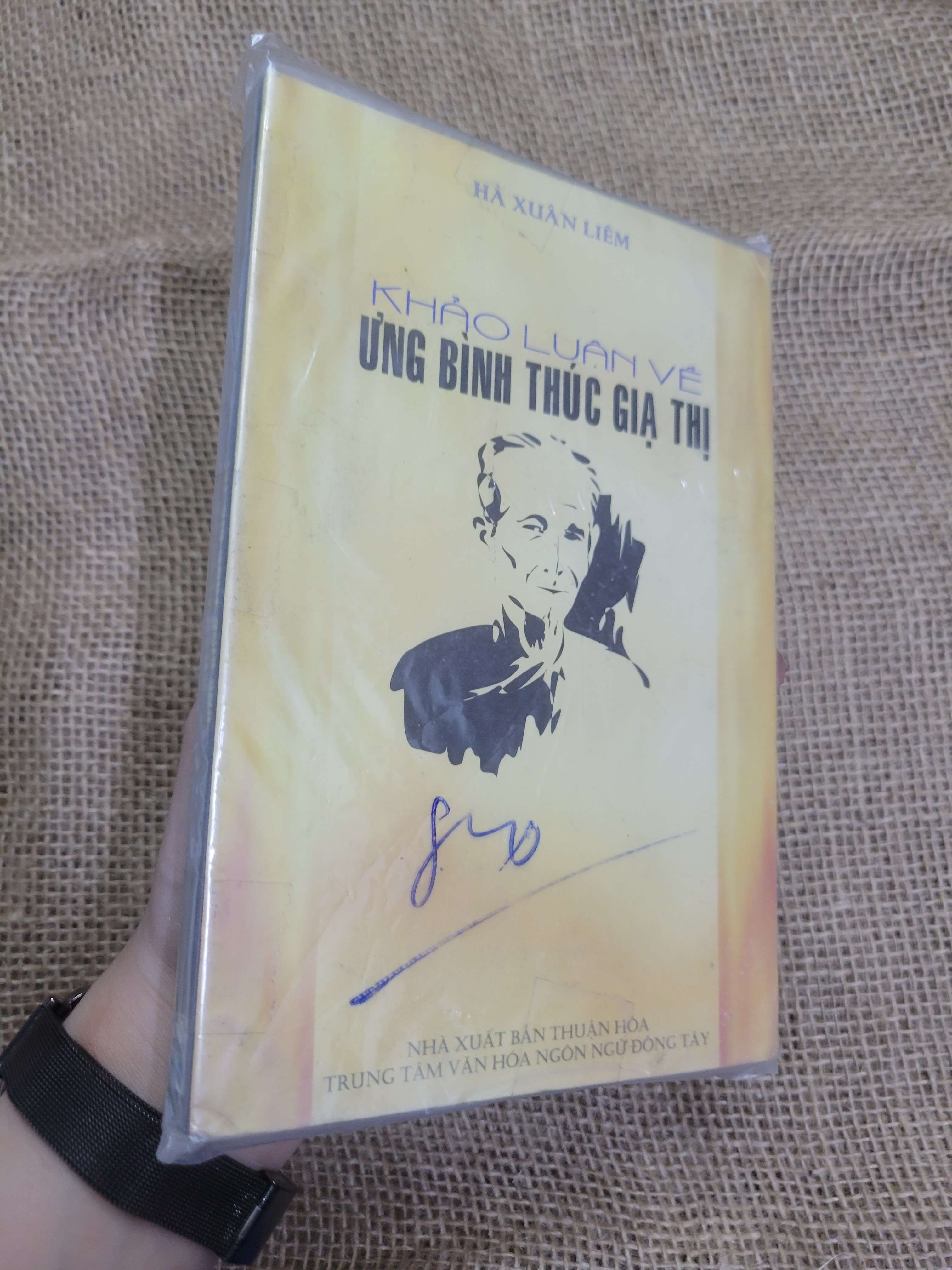 Khảo luận về Ưng Bình Thúc Giạ Thị - Hà Xuân Liêm mới 80% bẩn bìa, ố (Sách văn học) SPP