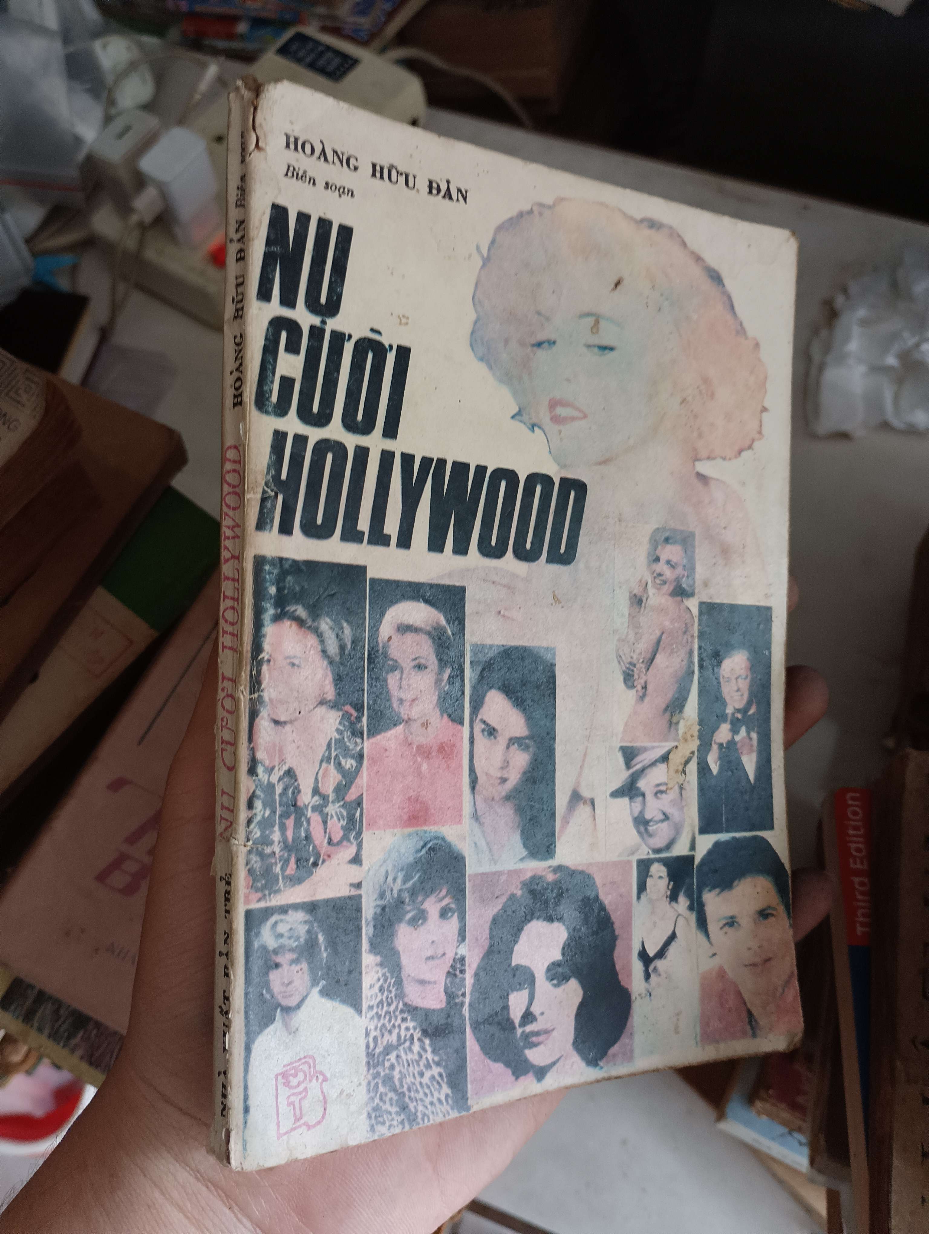 Nụ Cười Hollywood - Hoàng Hữu Đàn 1990 (Sách văn học) KSX