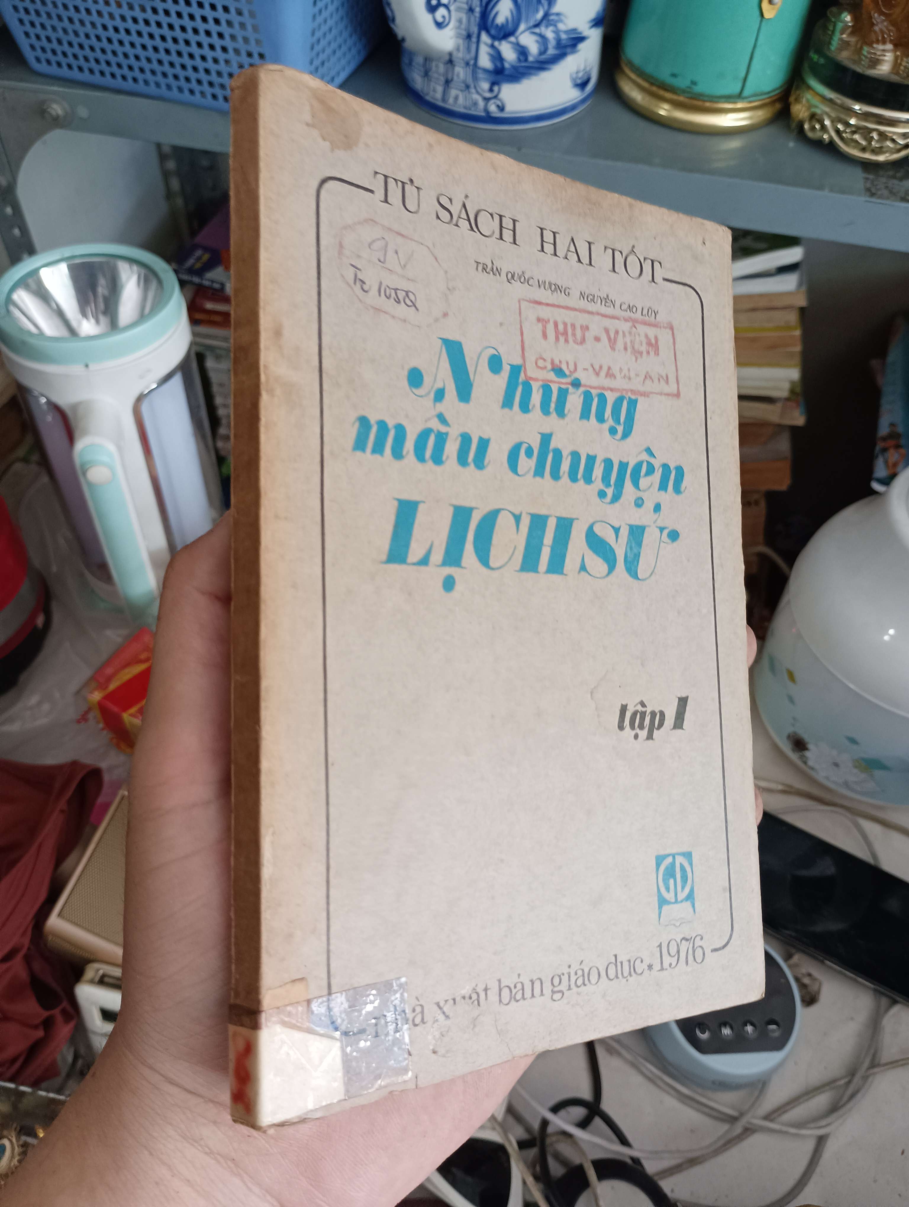 Những mẫu chuyện lịch sử - Trần Quốc Vương, Nguyễn Cao Lũy (Sách lịch sử - triết học) KSX