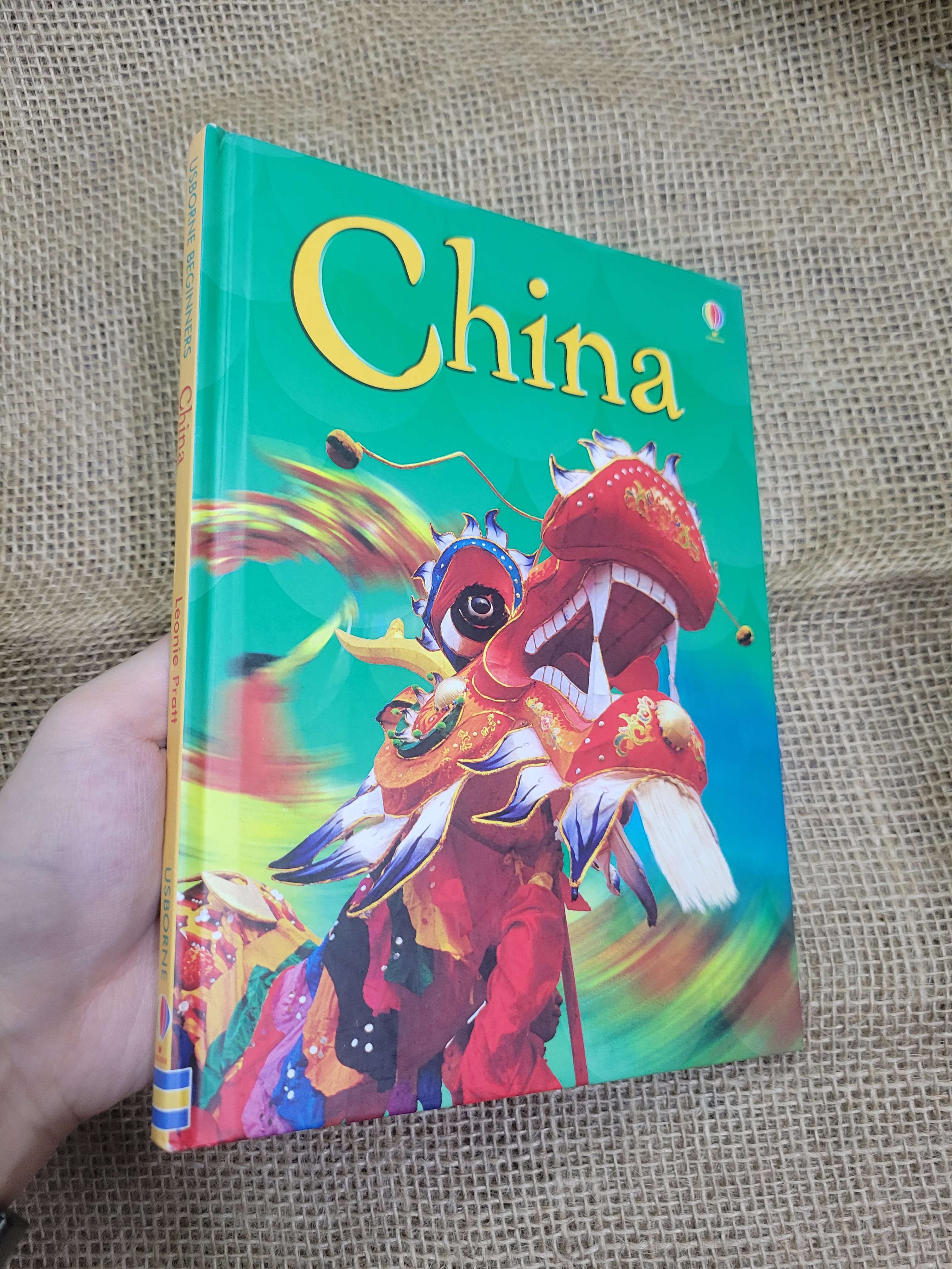 China - Usborne Beginners bìa cứng sách màu mới 80% bẩn bìa, ố (Sách ngoại) SPP