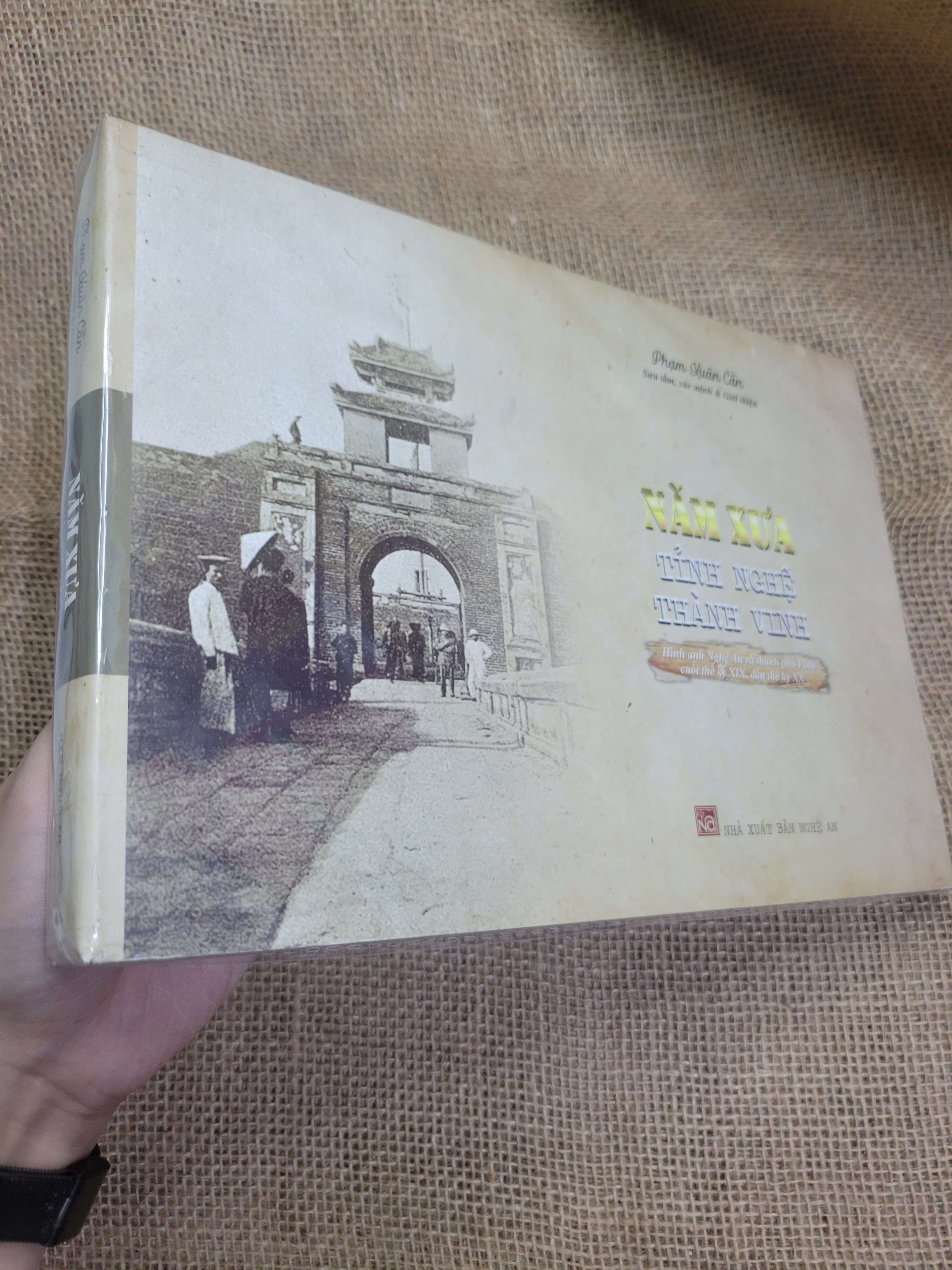 Năm xưa tỉnh Nghệ thành Vinh - Phạm Xuân Cần bìa cứng mới 80% bẩn bìa, ố (Lịch sử Việt Nam) SPP