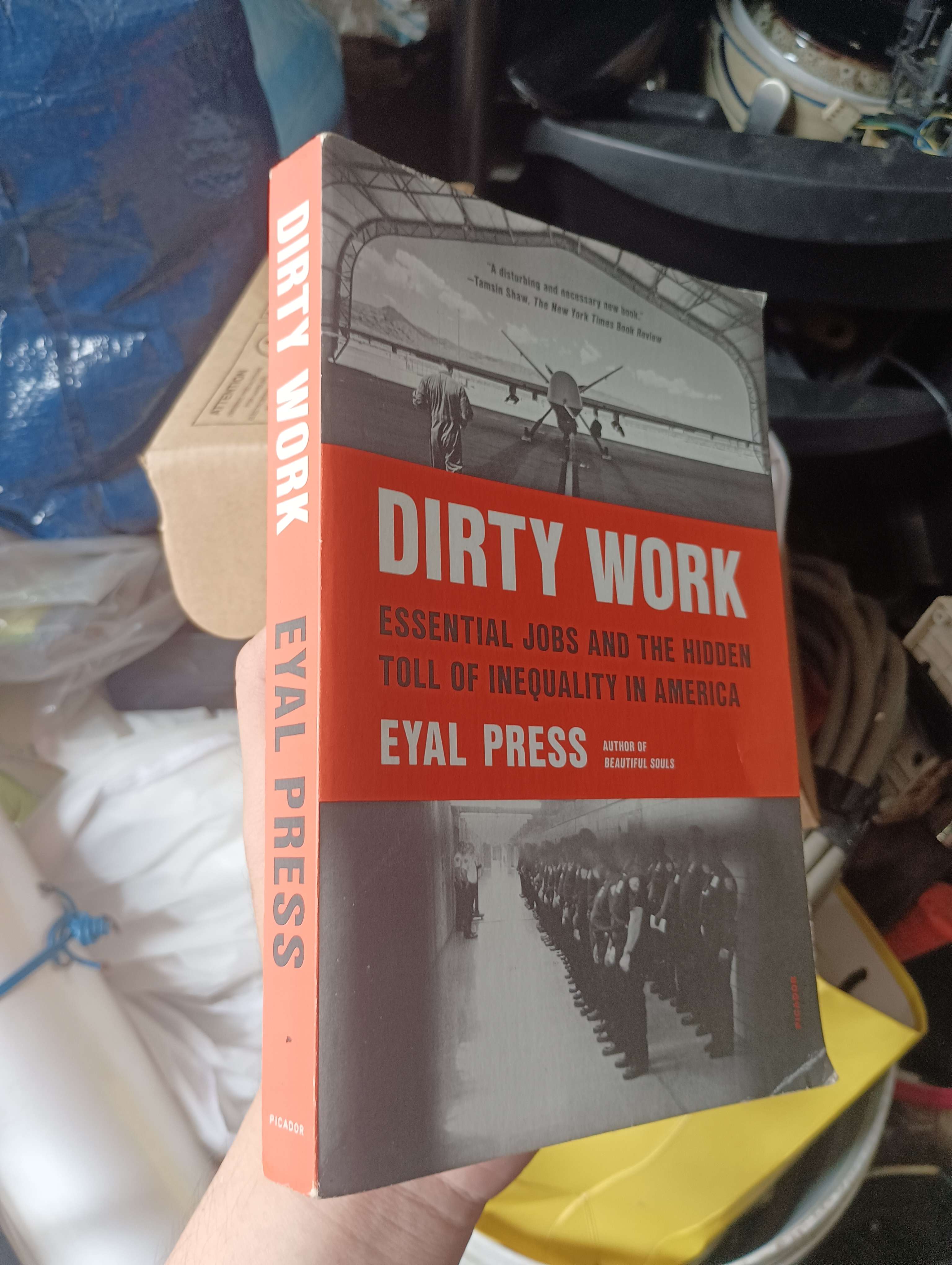 Dirty Work: Essential Jobs and the Hidden Toll of Inequality in America - Eyal Press 2022 (Sách kinh tế - tài chính - chứng khoán) KSX